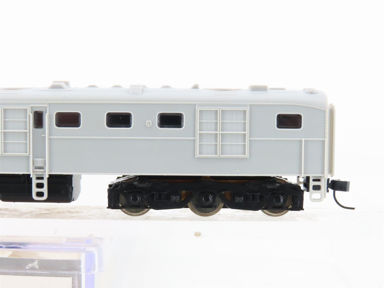 N Scale Life-Like 7757 Undecorated DL109 Diesel Locomotive
