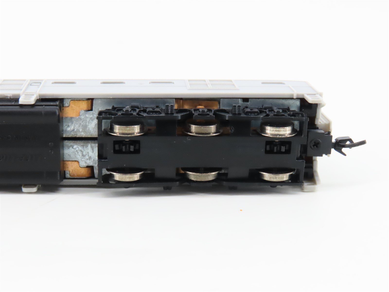 N Scale Life-Like 7757 Undecorated DL109 Diesel Locomotive