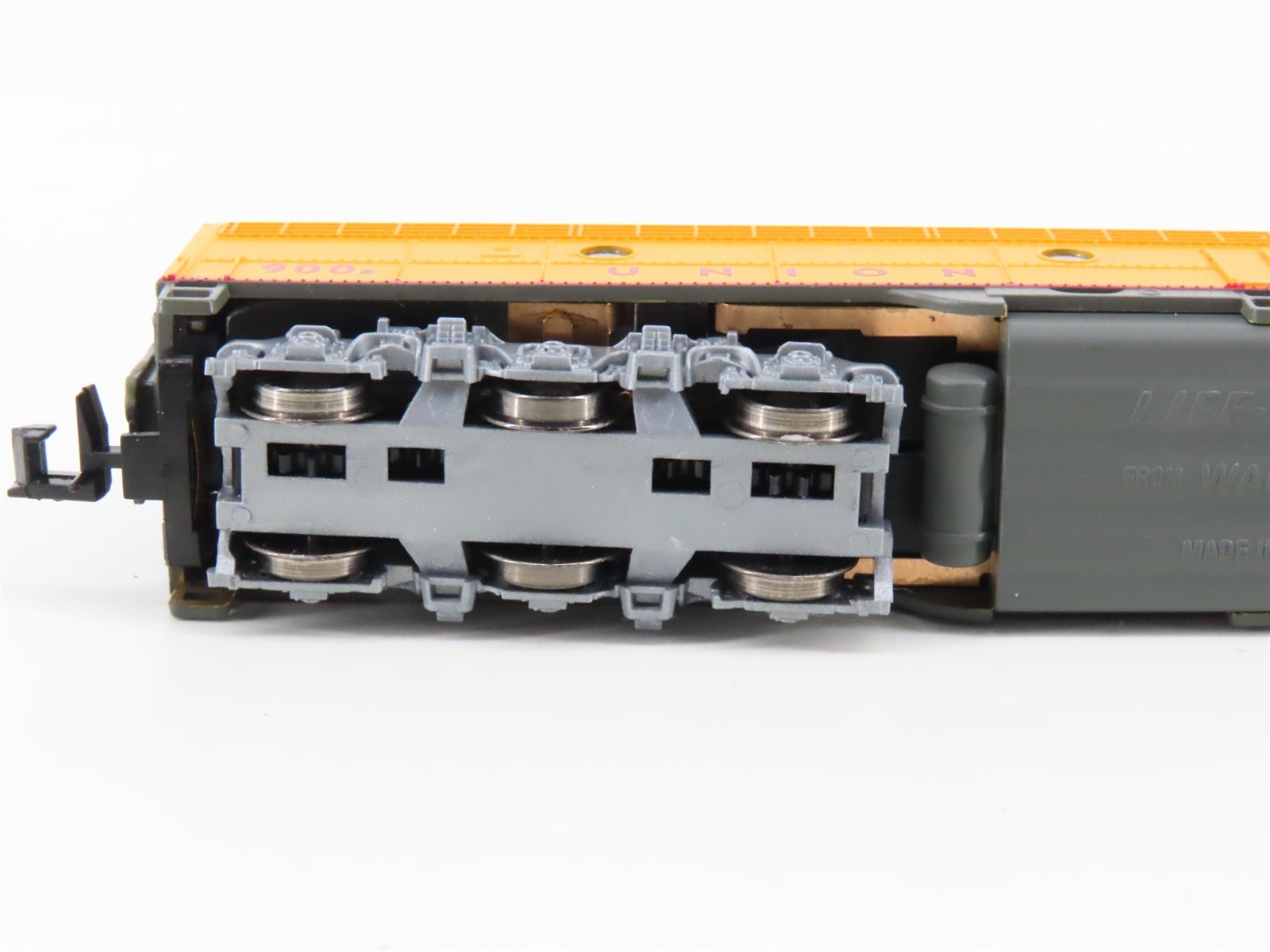 N Scale Life-Like 920-34103 UP Union Pacific E8B Diesel Locomotive #900B