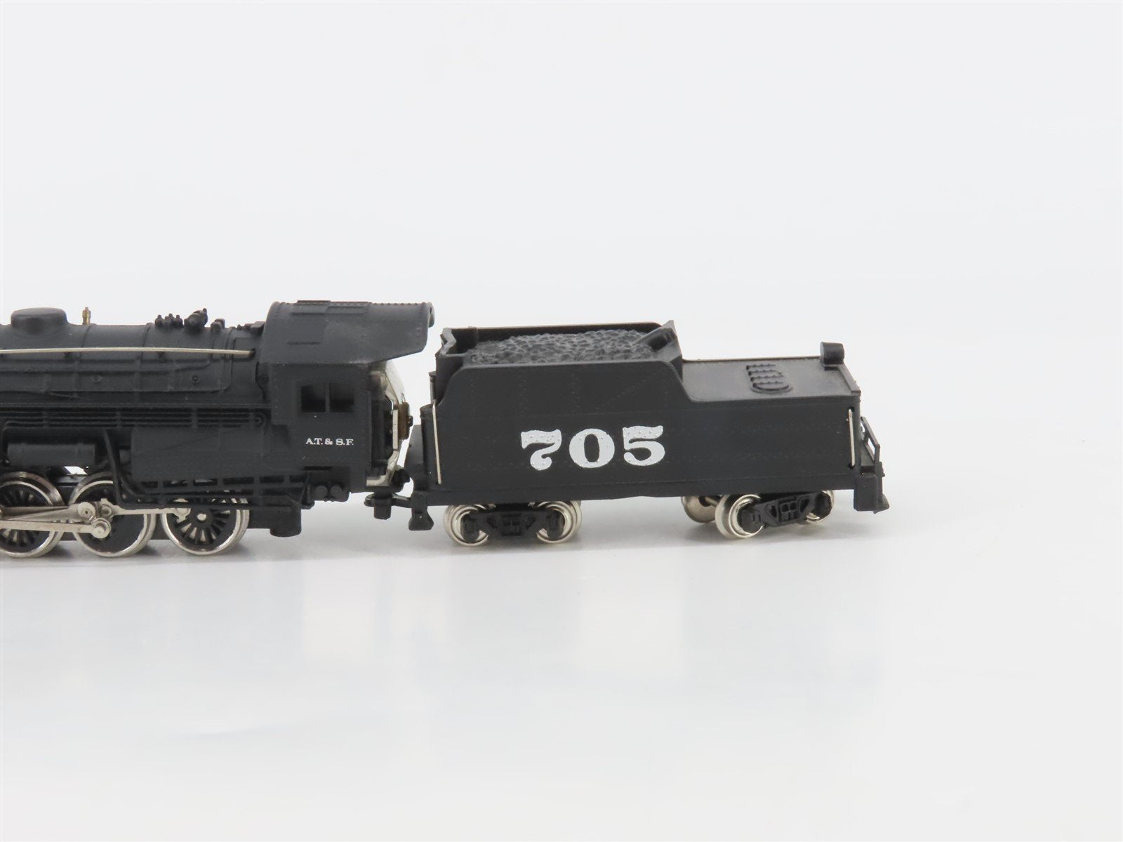 N Scale Bachmann ATSF Santa Fe 2-8-0 Steam Locomotive #705