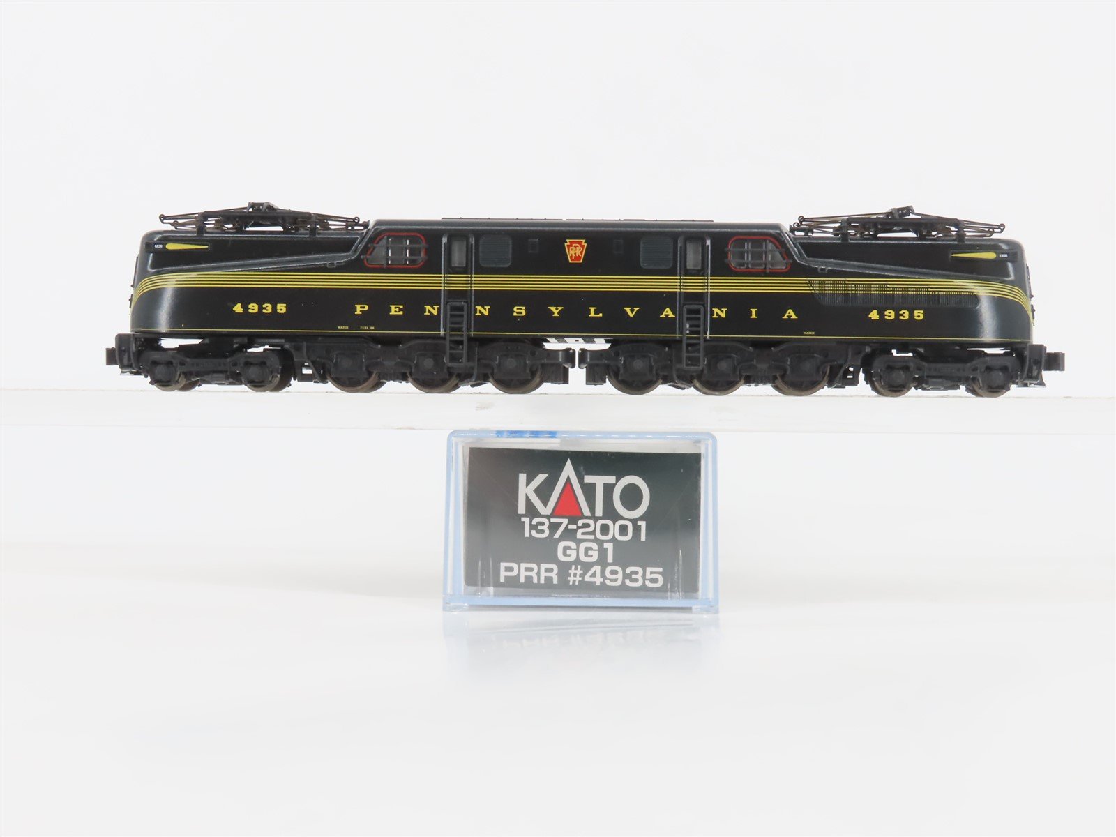 N Scale Kato 137-2001 PRR Pennsylvania GG1 Electric Locomotive #4935