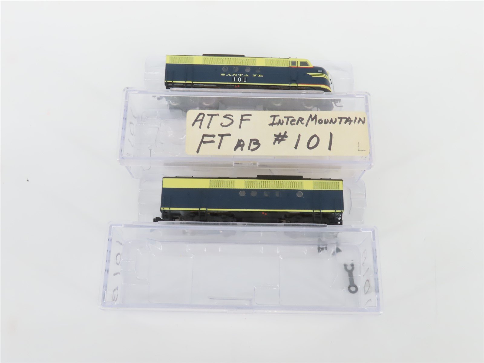 N Scale Intermountain ATSF Santa Fe FT A/B Diesel Locomotive Set