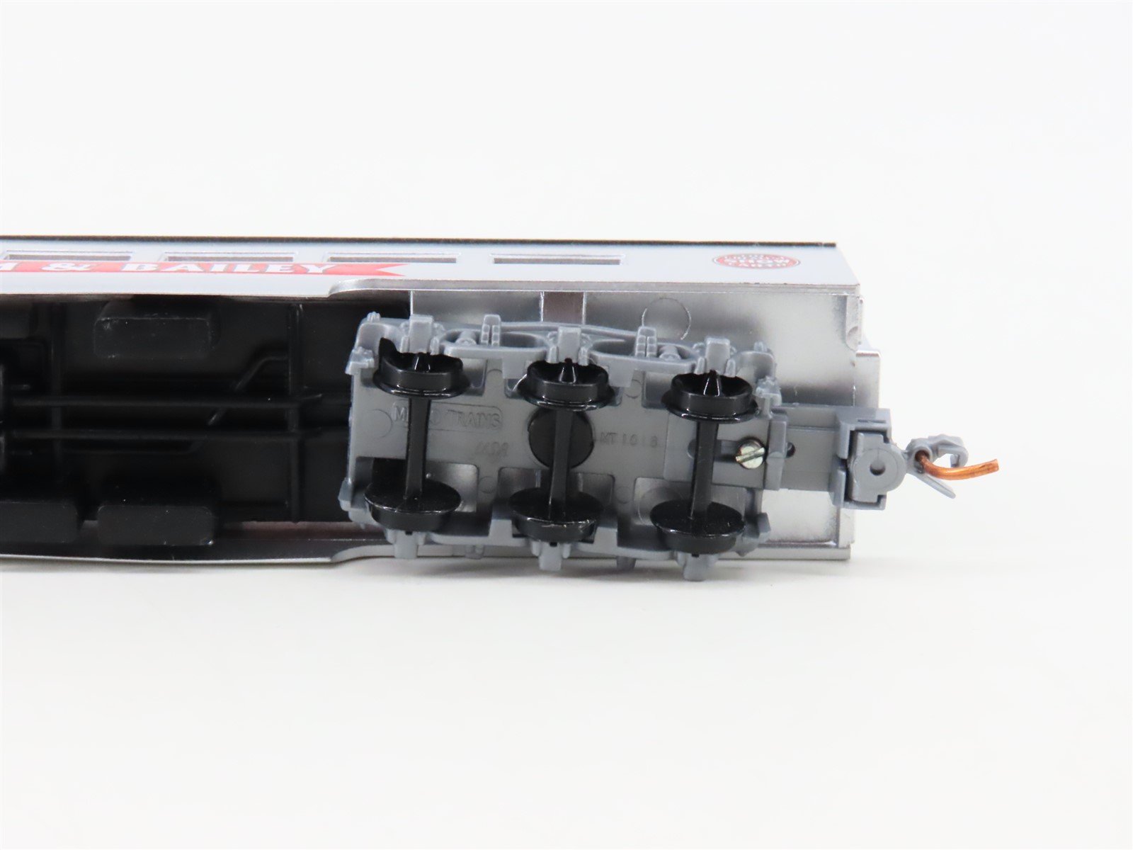 N Scale Micro-Trains Con-Cor 98500604 Ringling Bros Dining Passenger #60012