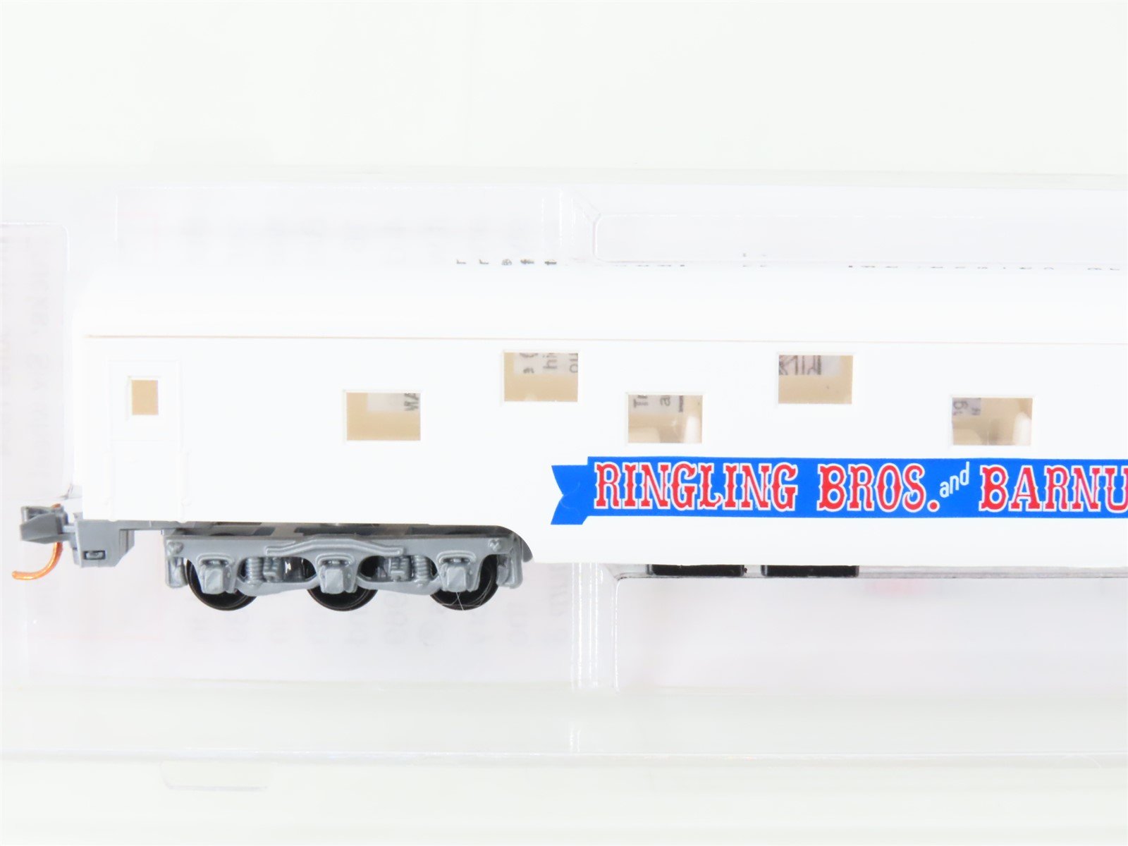 N Micro-Trains Con-Cor 98552605 Ringling Bros Barnum & Bailey 83' Passenger #139