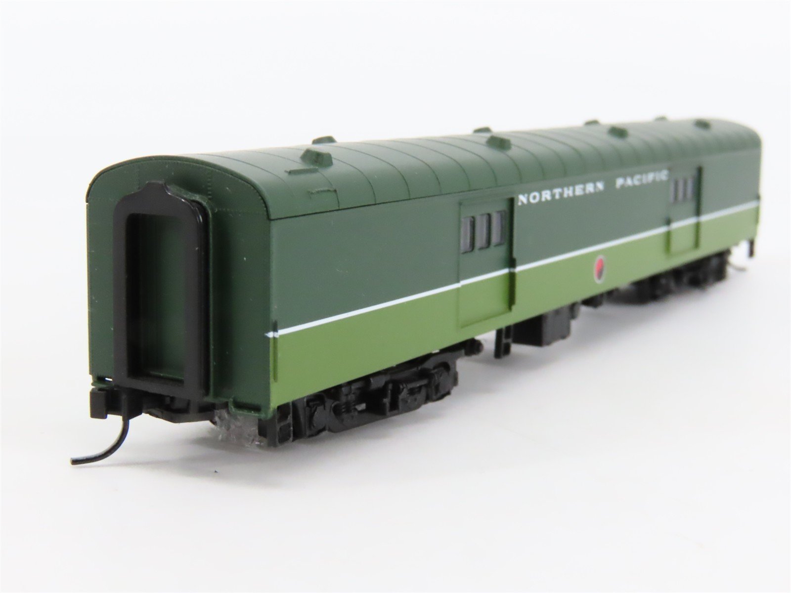N Scale Walthers NP Northern Pacific Railroad Baggage Passenger Car
