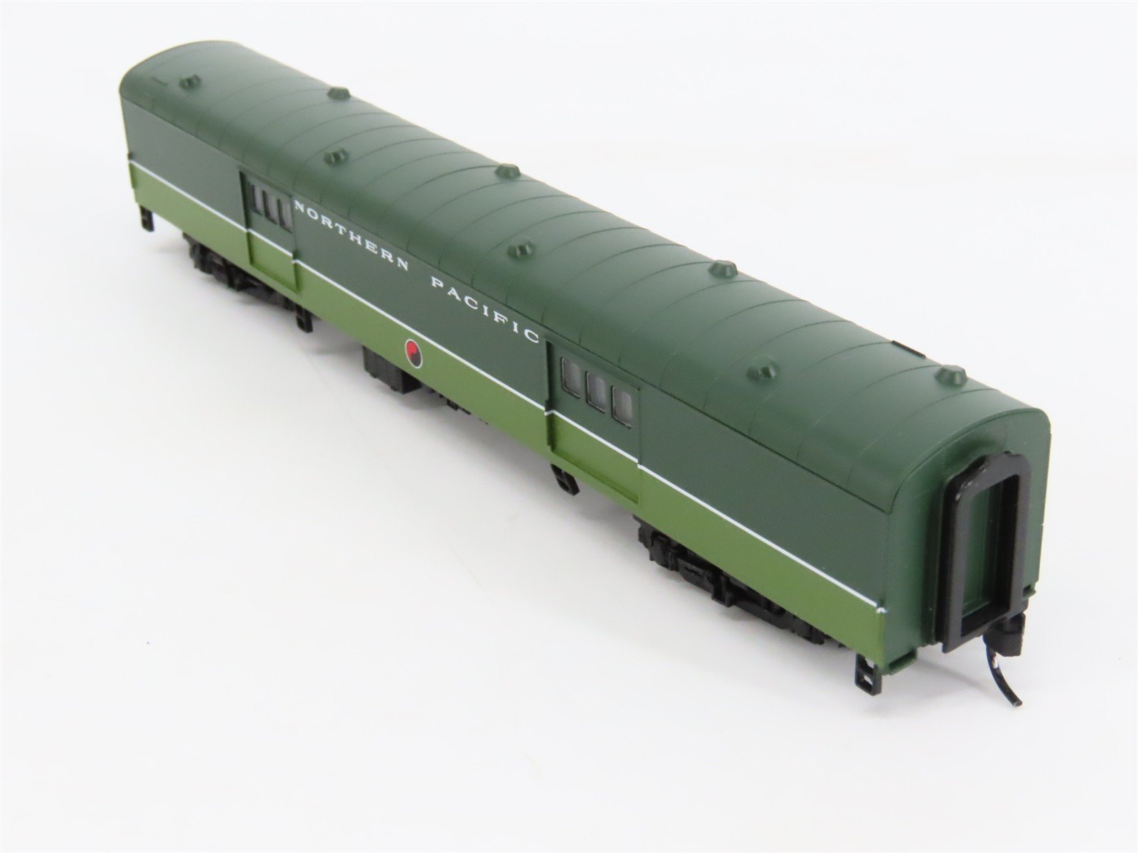 N Scale Walthers NP Northern Pacific Railroad Baggage Passenger Car