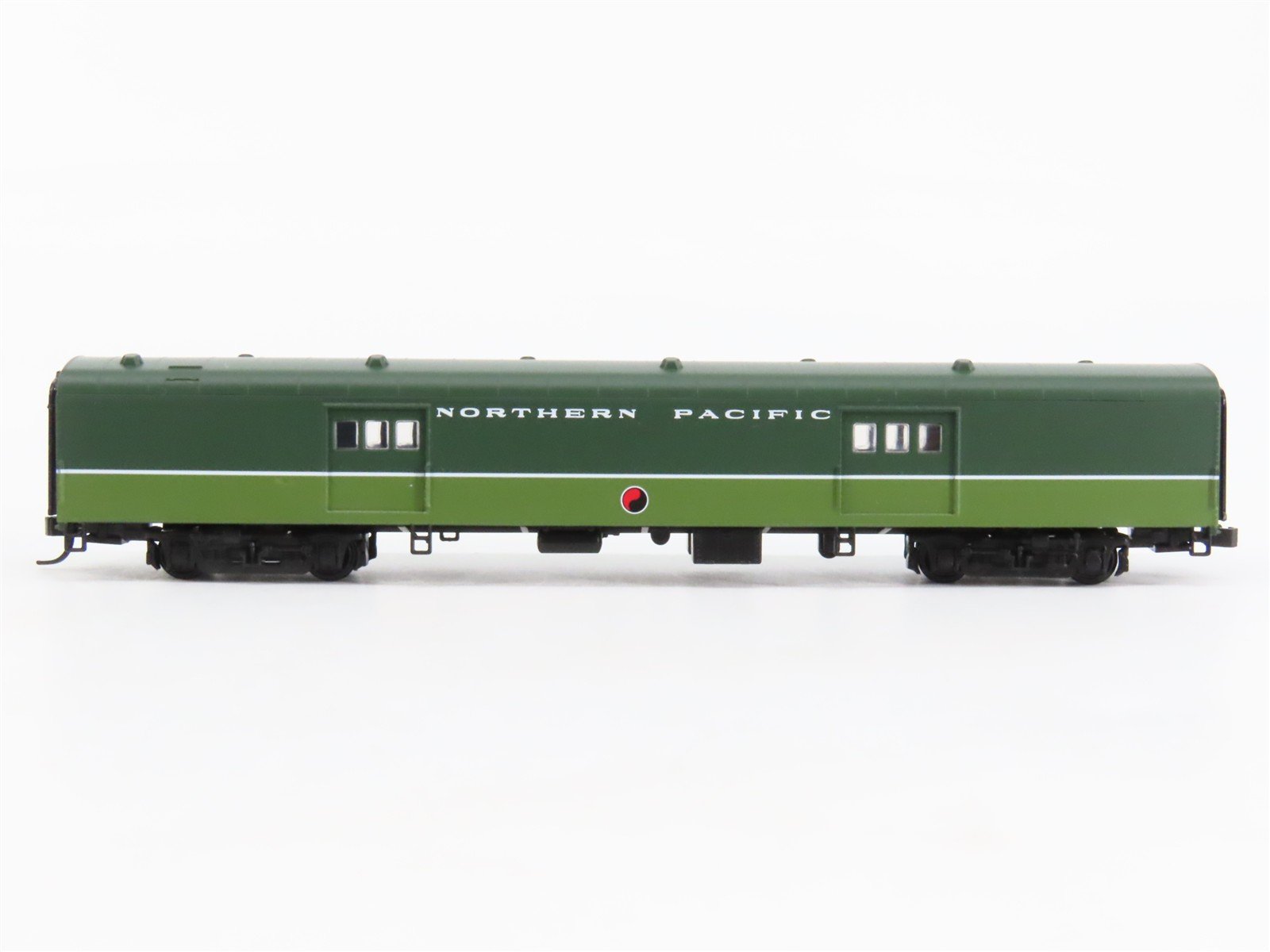 N Scale Walthers NP Northern Pacific Railroad Baggage Passenger Car