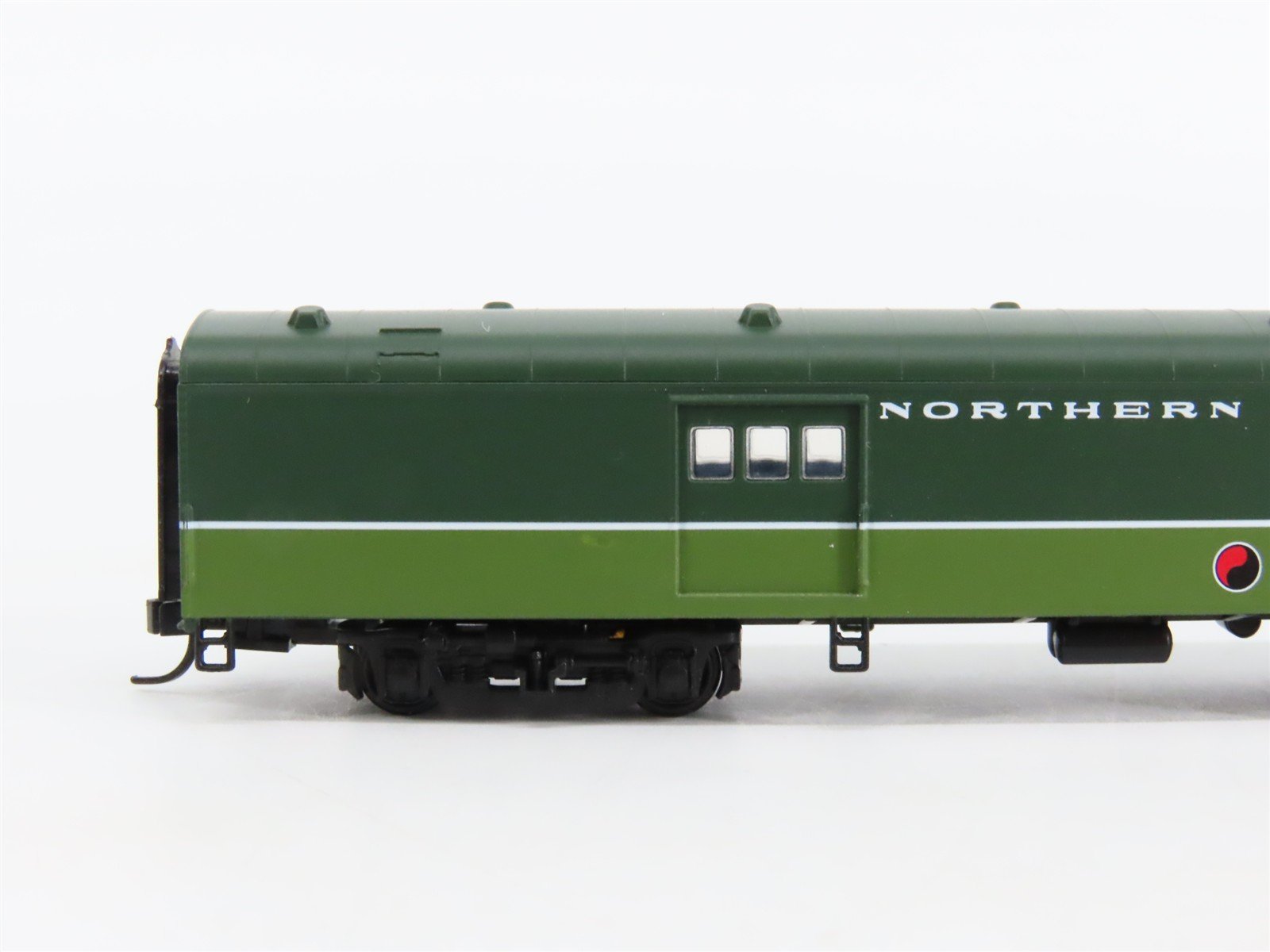 N Scale Walthers NP Northern Pacific Railroad Baggage Passenger Car