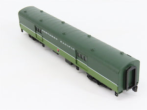 N Scale Walthers NP Northern Pacific Railroad Baggage Passenger Car