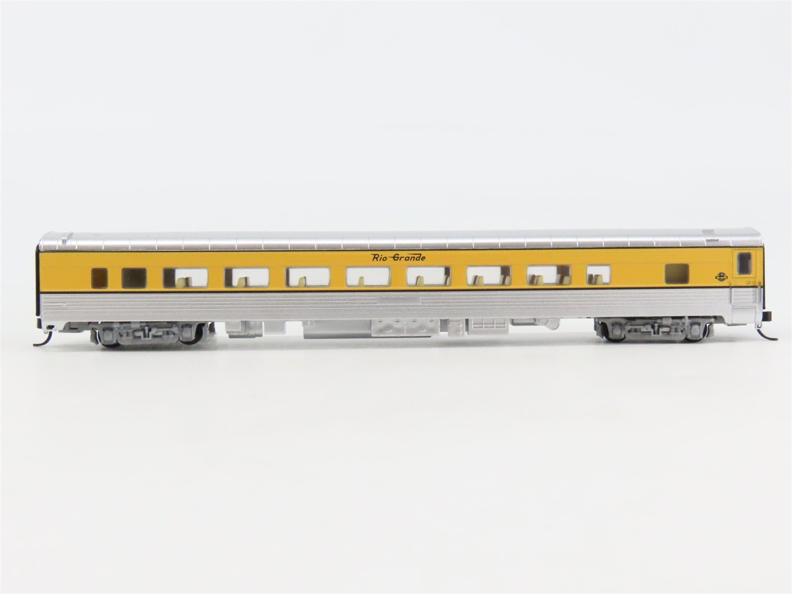 N Scale Walthers D&RGW Rio Grande Railroad Coach Passenger Car