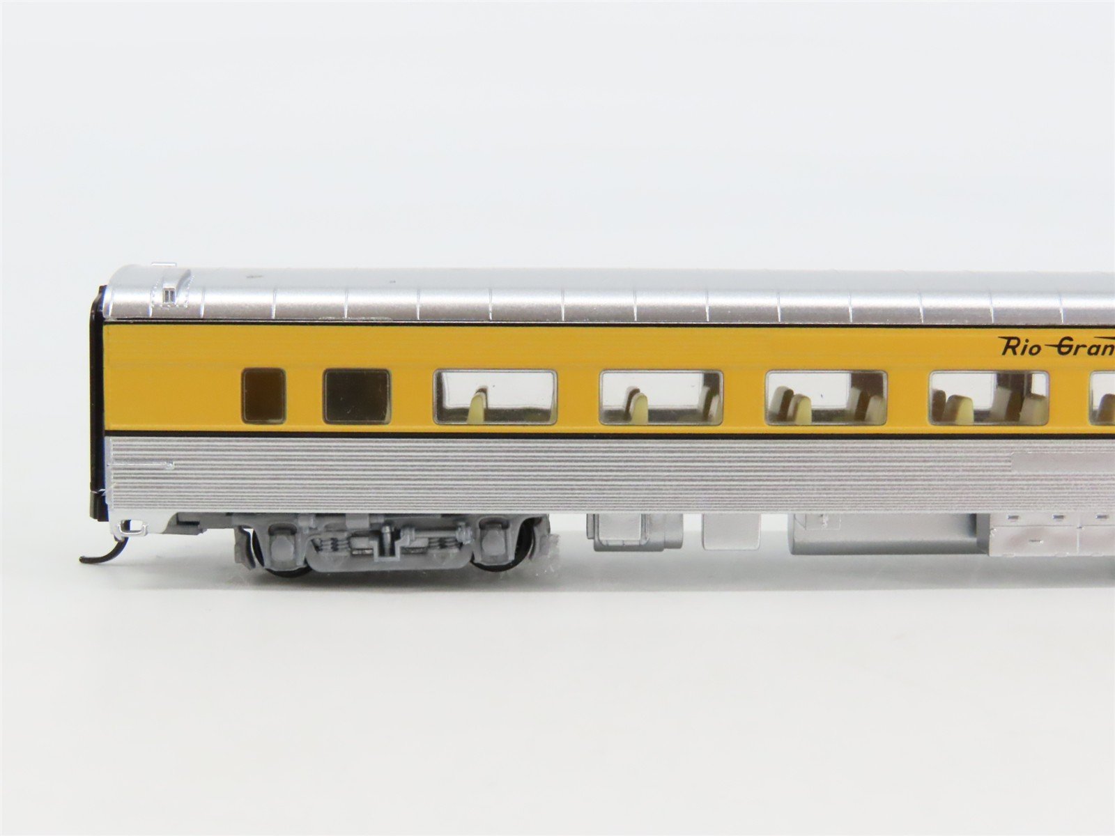 N Scale Walthers D&RGW Rio Grande Railroad Coach Passenger Car