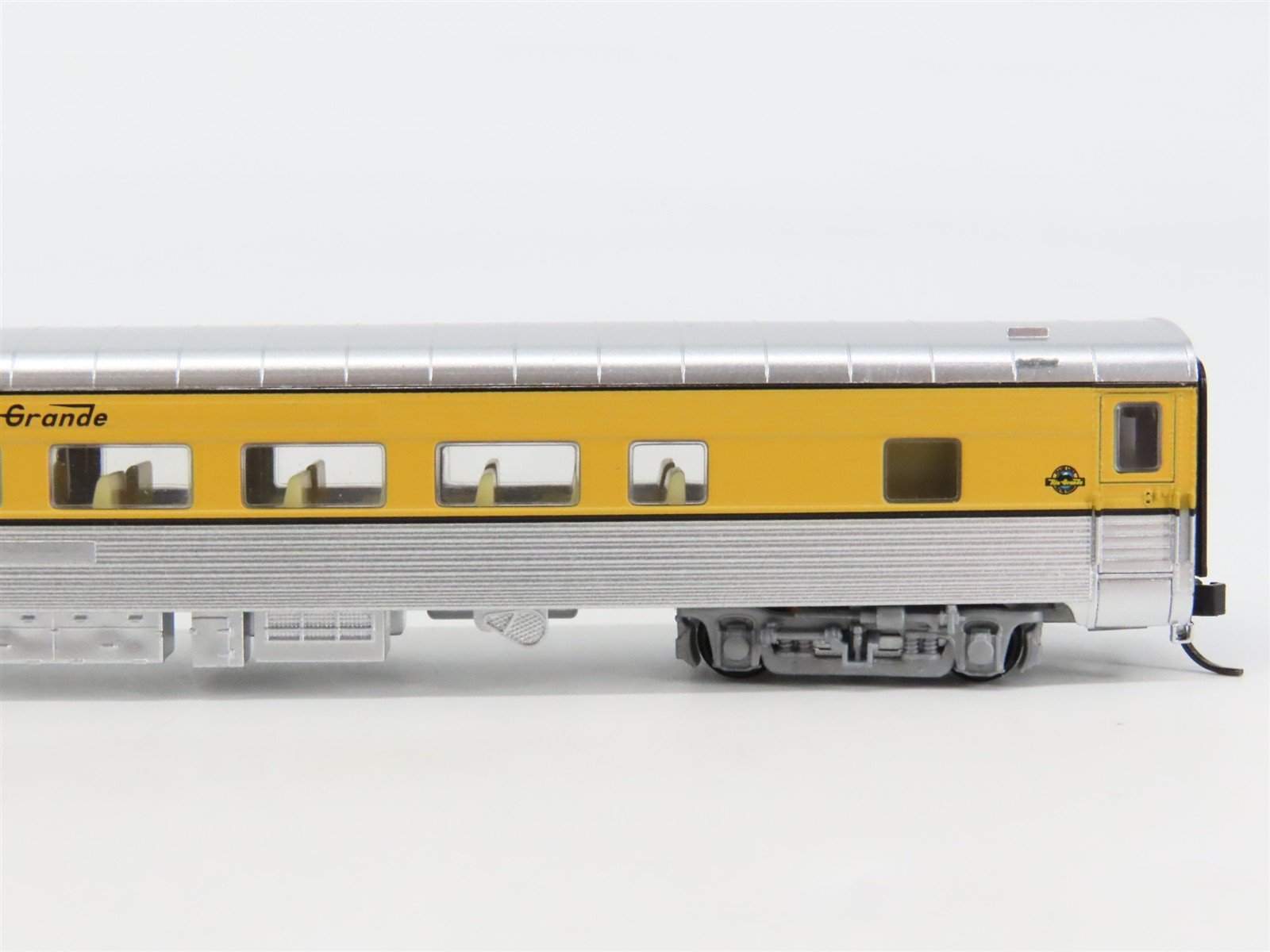 N Scale Walthers D&RGW Rio Grande Railroad Coach Passenger Car