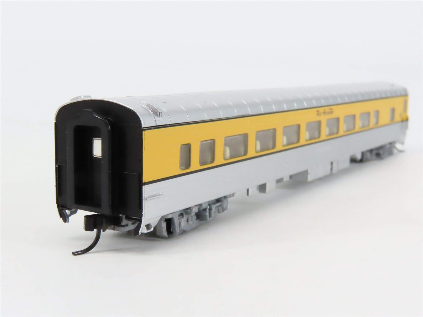 N Scale Walthers D&RGW Rio Grande Railroad Coach Passenger Car