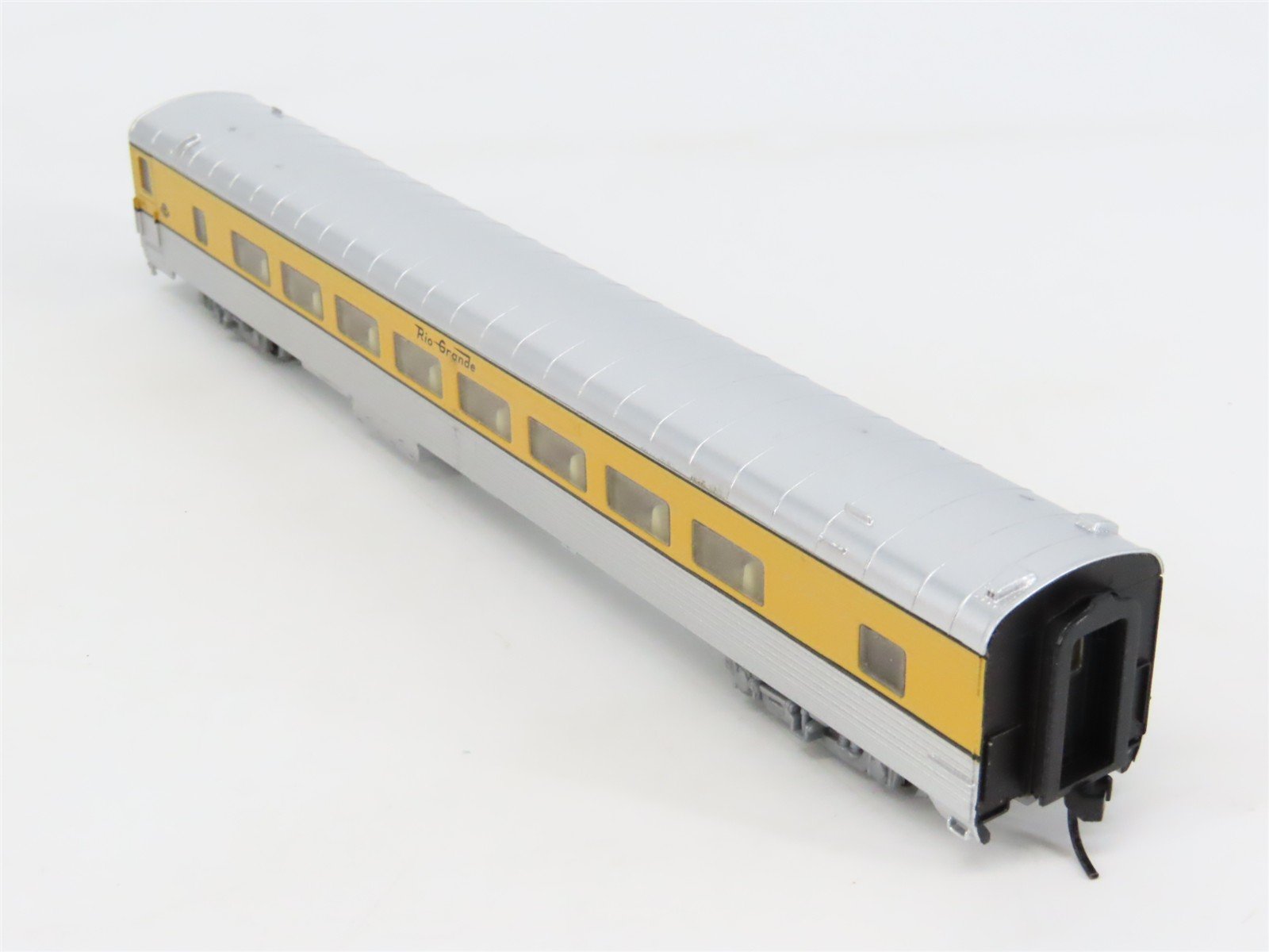 N Scale Walthers D&RGW Rio Grande Railroad Coach Passenger Car