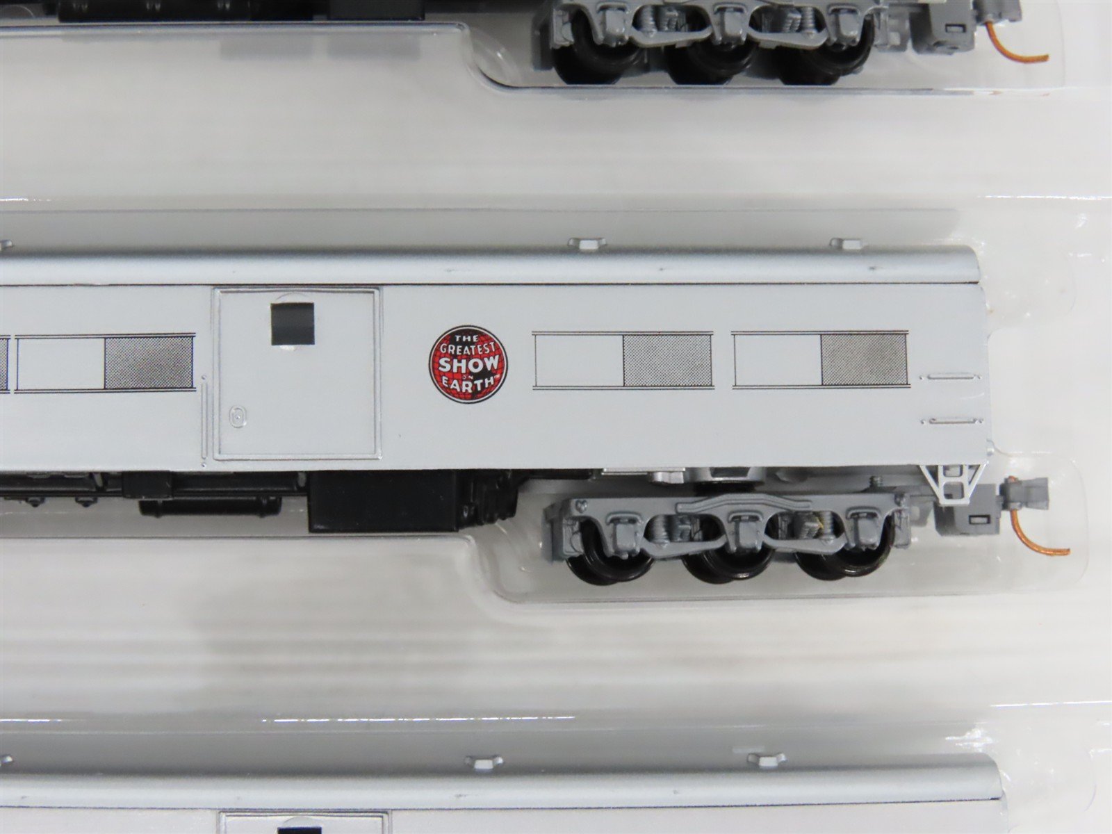 SET of 3 N Micro-Trains Con-Cor RBBX Ringling Bros & Barnum & Bailey Passengers