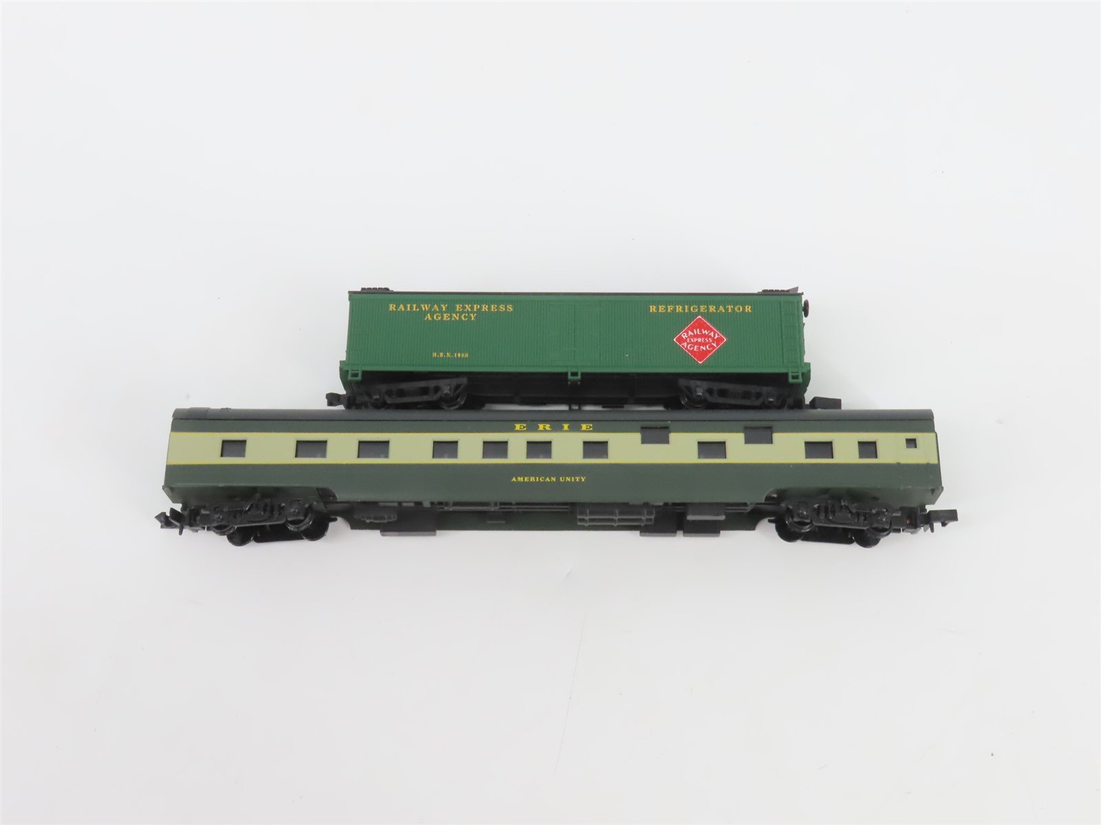 N Scale Con-Cor Roundhouse ERIE Railroad 10-Car Passenger Set