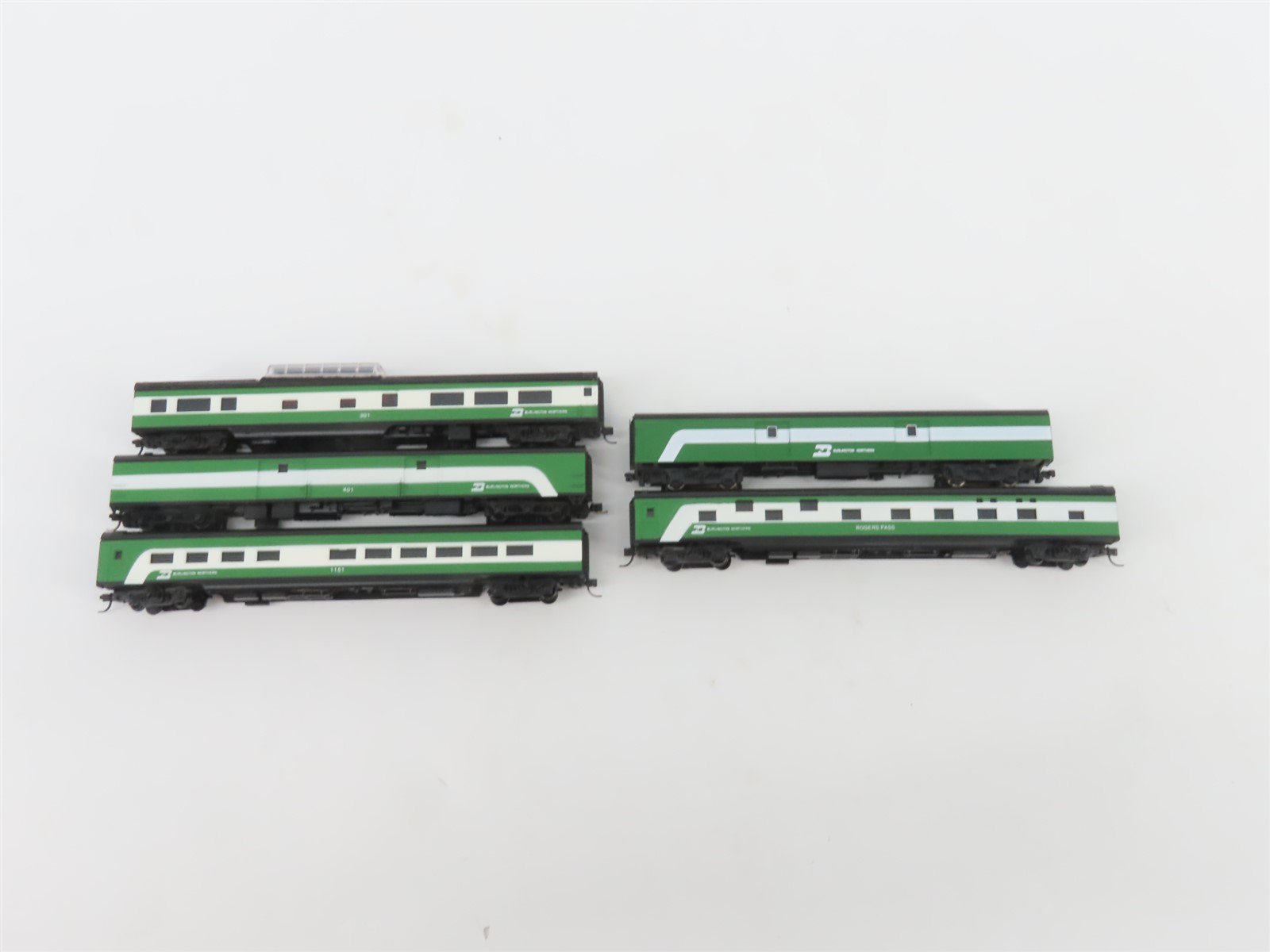 LOT of 5 N Scale KATO/Con-Cor BN Burlington Northern Passenger Cars