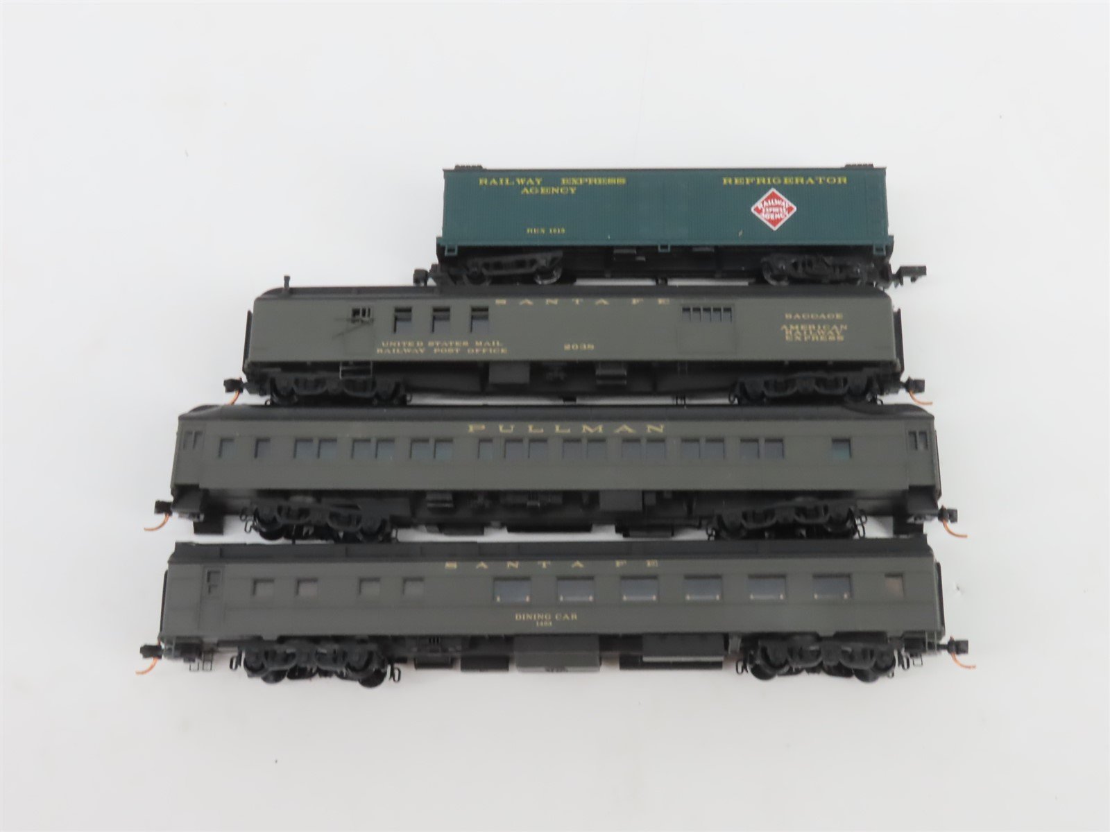 LOT of 4 N Scale Micro-Trains MTL + ATSF & REX Passenger & Reefer Cars
