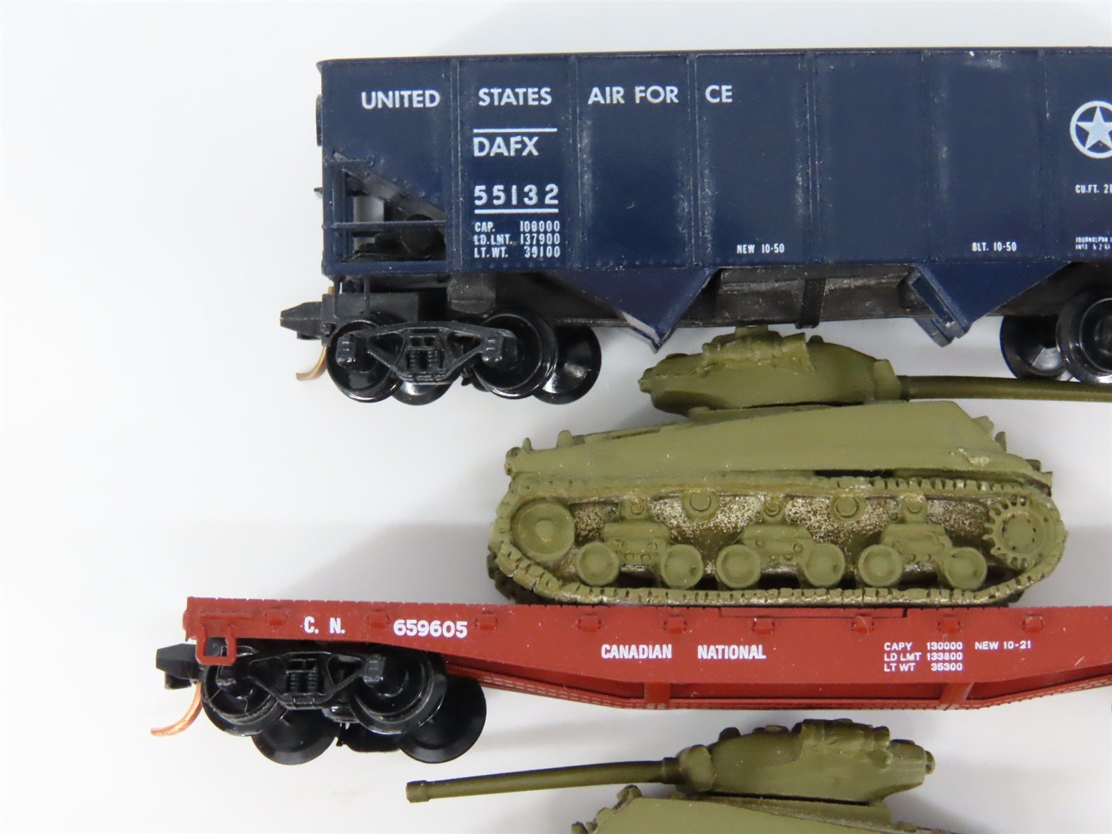 LOT of 4 N Scale Micro-Trains CN/CB&Q/DAFX Hopper & Flatcars w/ Tank Loads