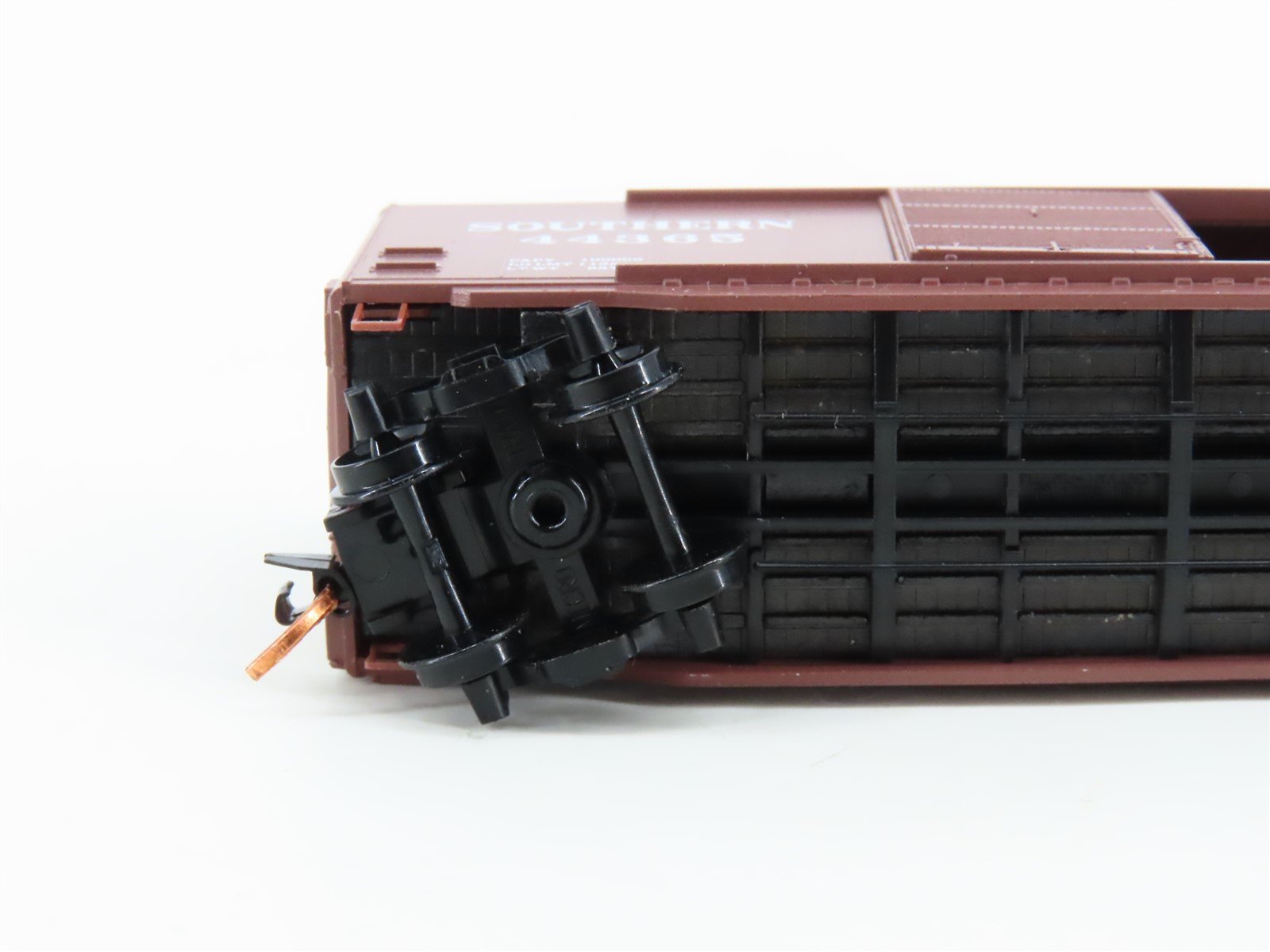 N Scale Micro-Trains MTL Southern 50' Boxcar #44365 w/ Load