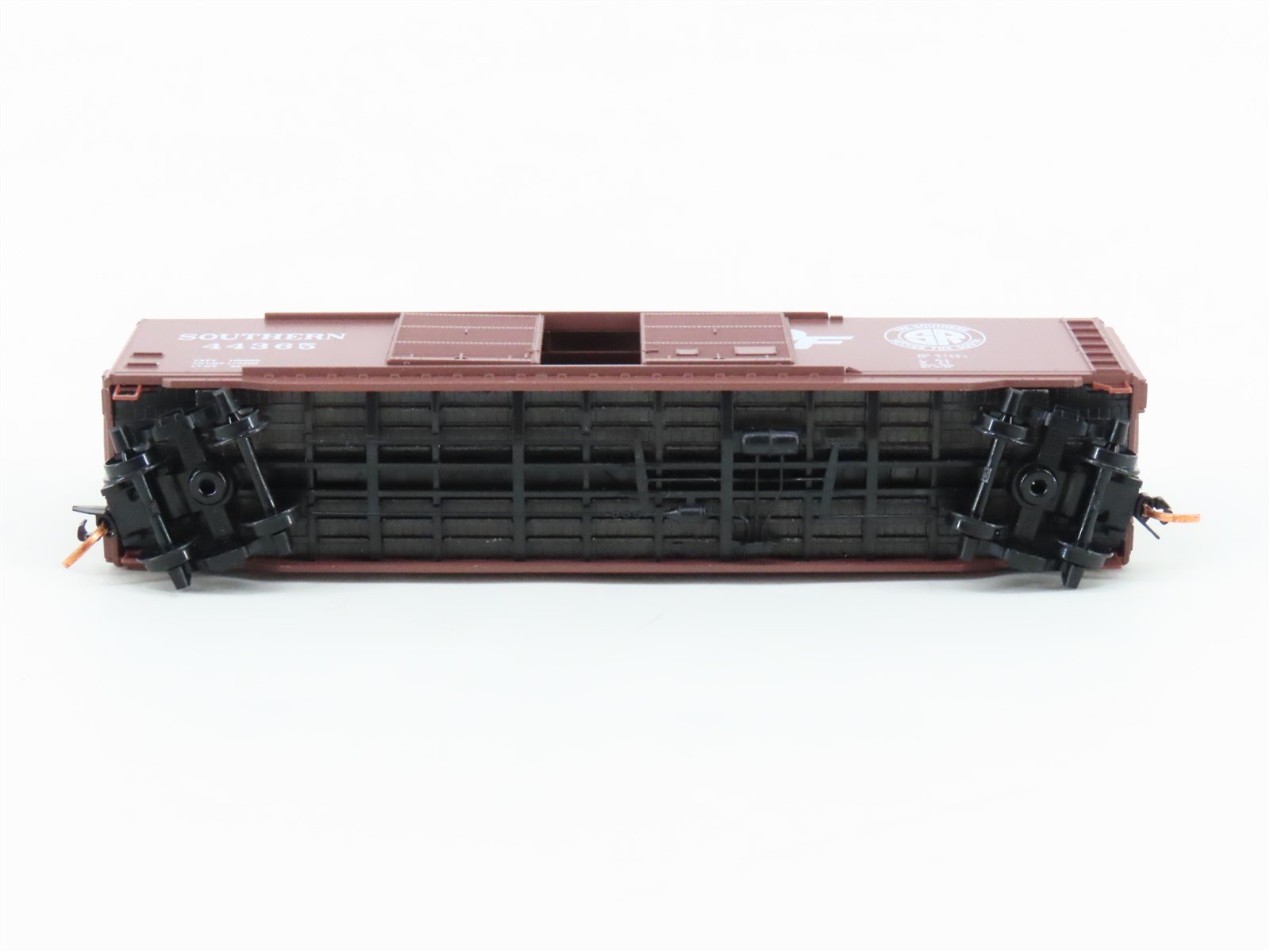 N Scale Micro-Trains MTL Southern 50' Boxcar #44365 w/ Load