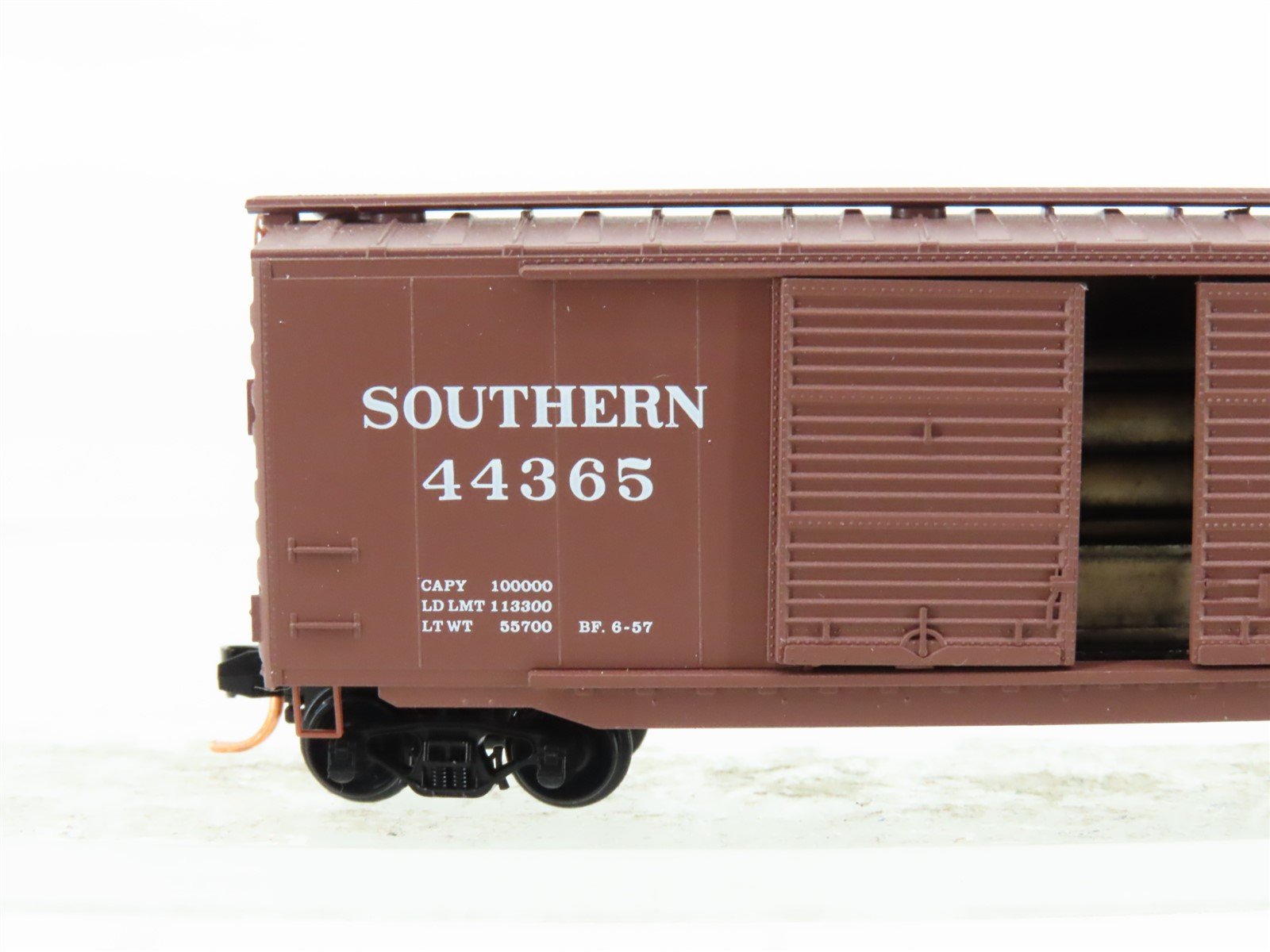 N Scale Micro-Trains MTL Southern 50' Boxcar #44365 w/ Load