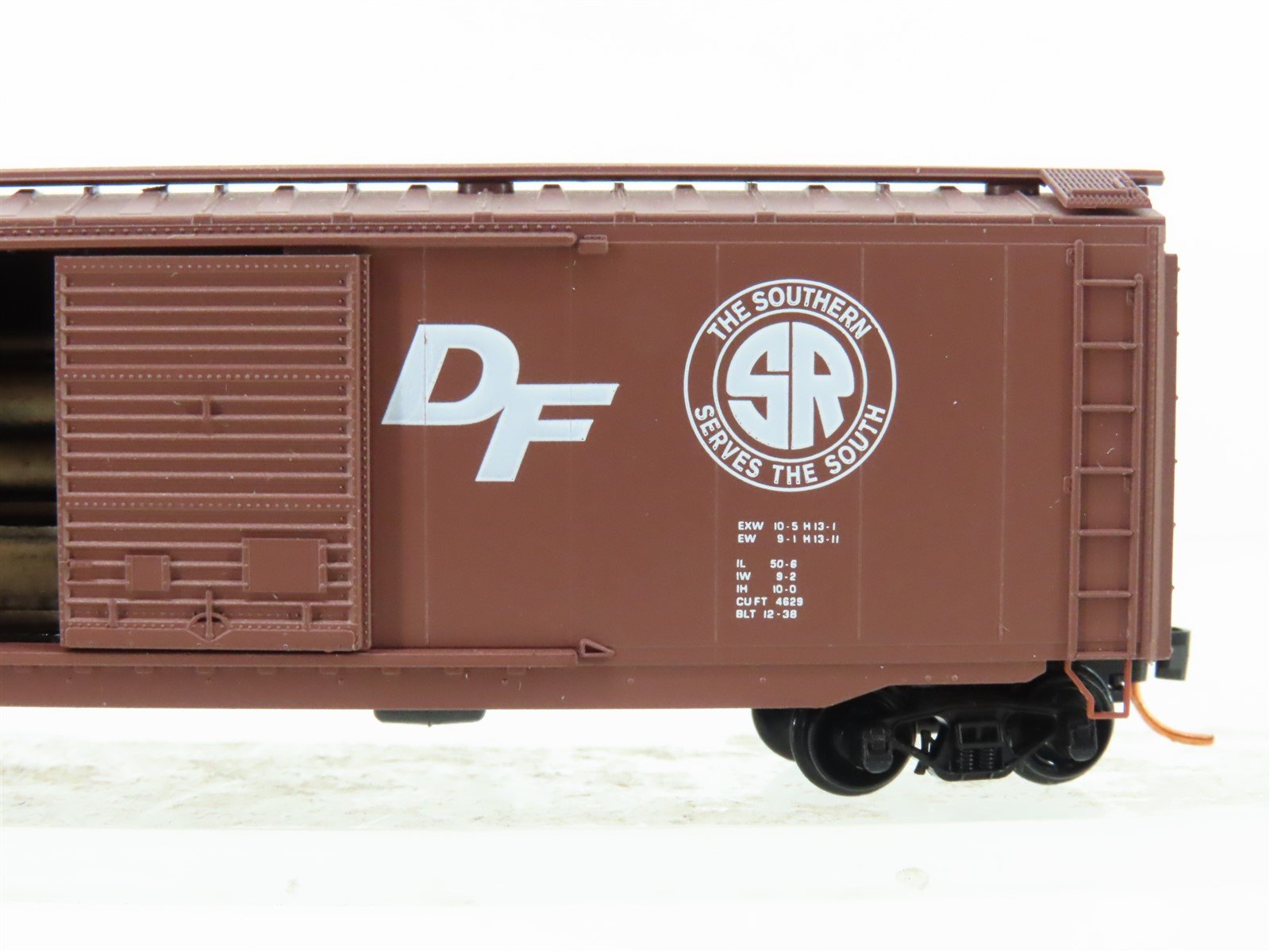 N Scale Micro-Trains MTL Southern 50' Boxcar #44365 w/ Load