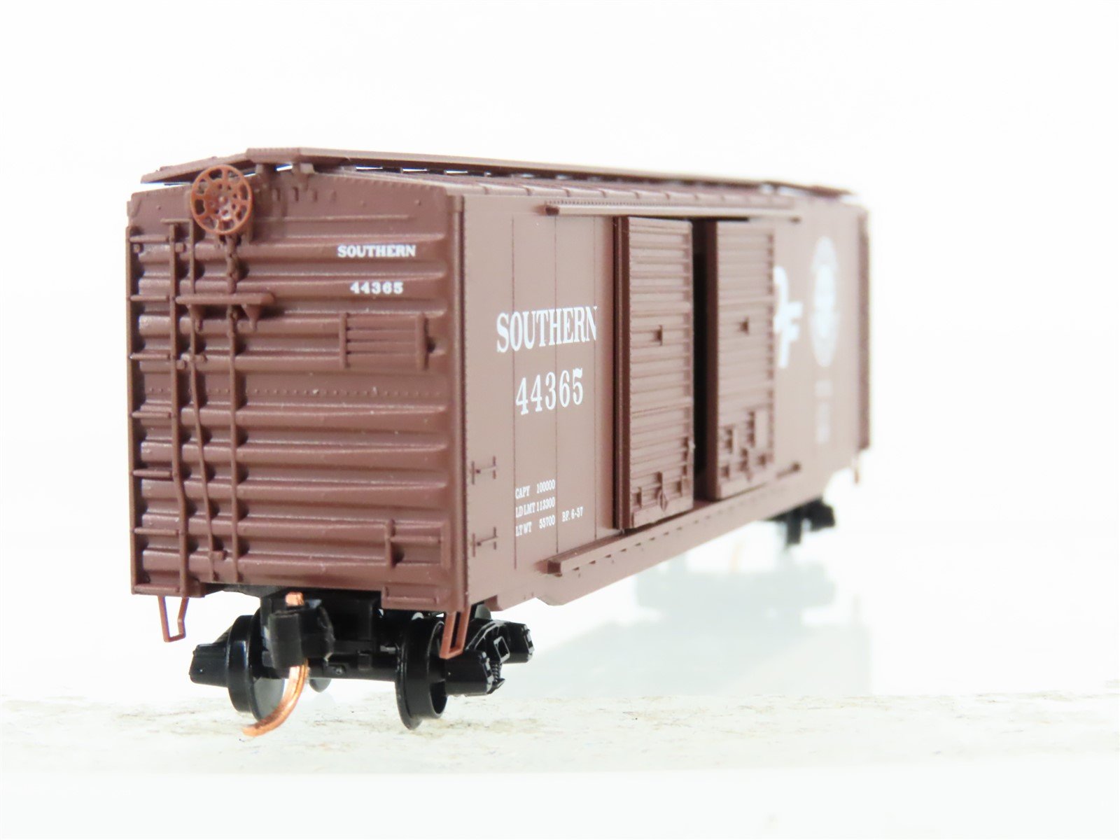N Scale Micro-Trains MTL Southern 50' Boxcar #44365 w/ Load