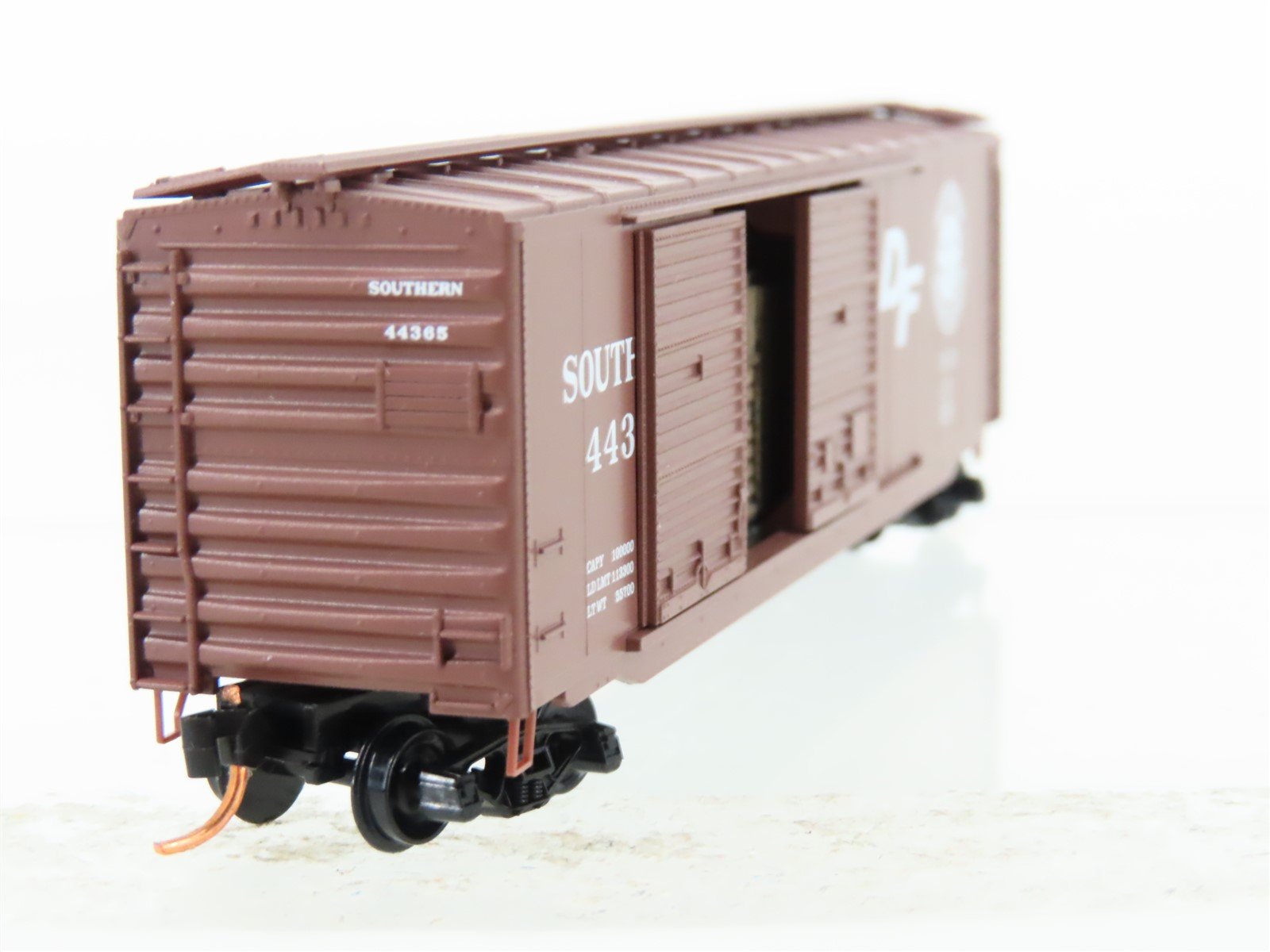 N Scale Micro-Trains MTL Southern 50' Boxcar #44365 w/ Load