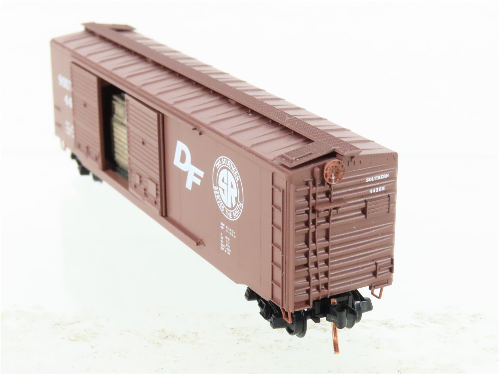 N Scale Micro-Trains MTL Southern 50' Boxcar #44365 w/ Load