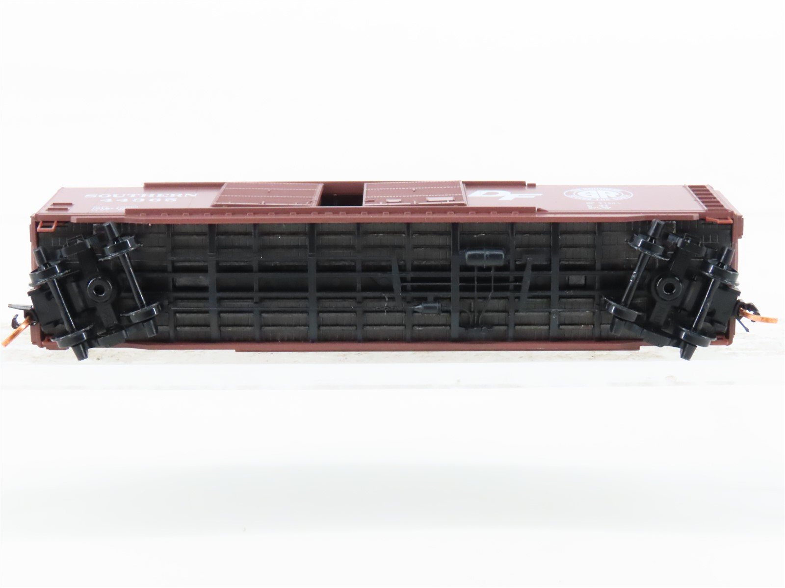 N Scale Micro-Trains MTL Southern 50' Boxcar #44365 w/ Load