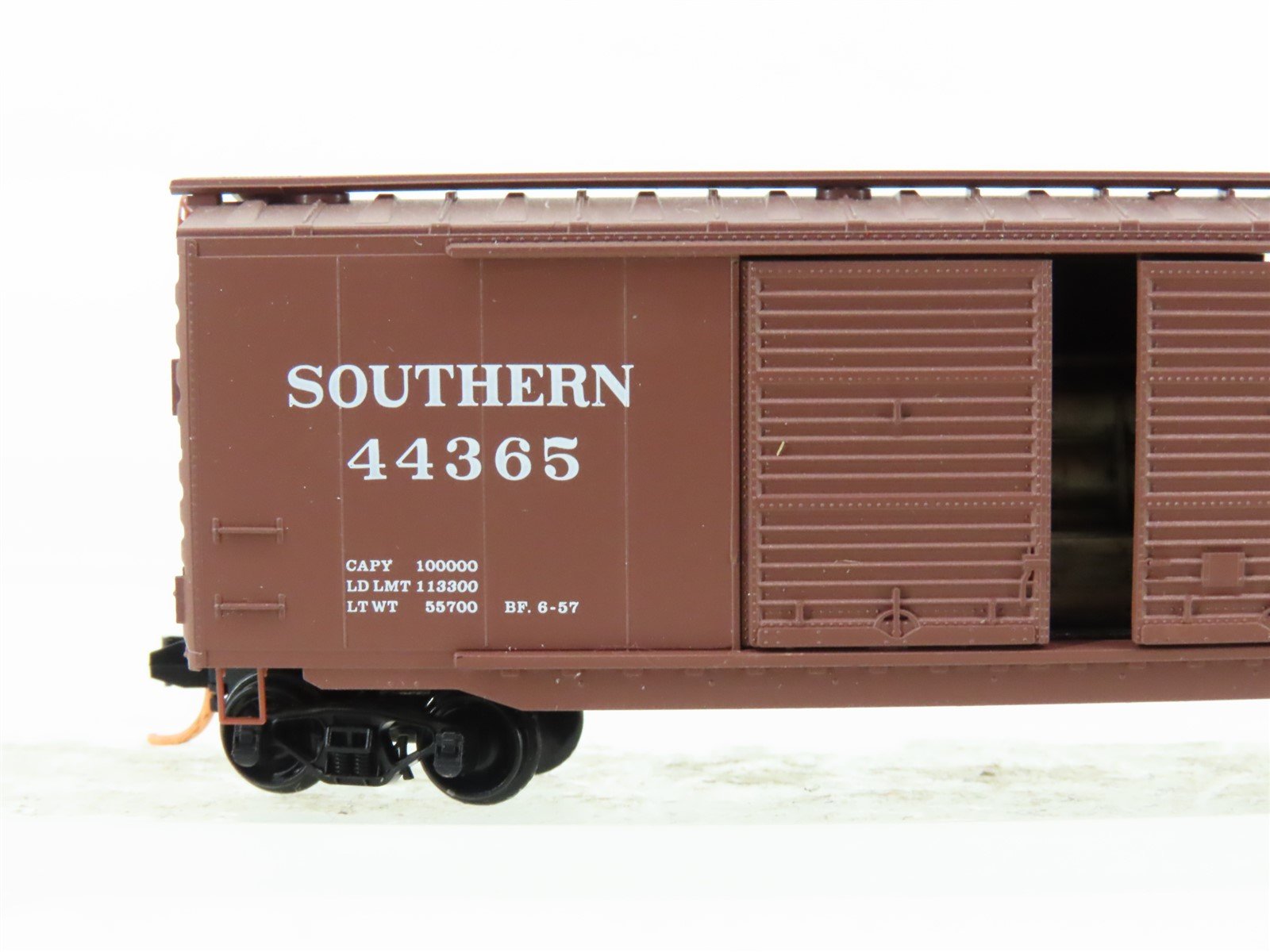 N Scale Micro-Trains MTL Southern 50' Boxcar #44365 w/ Load
