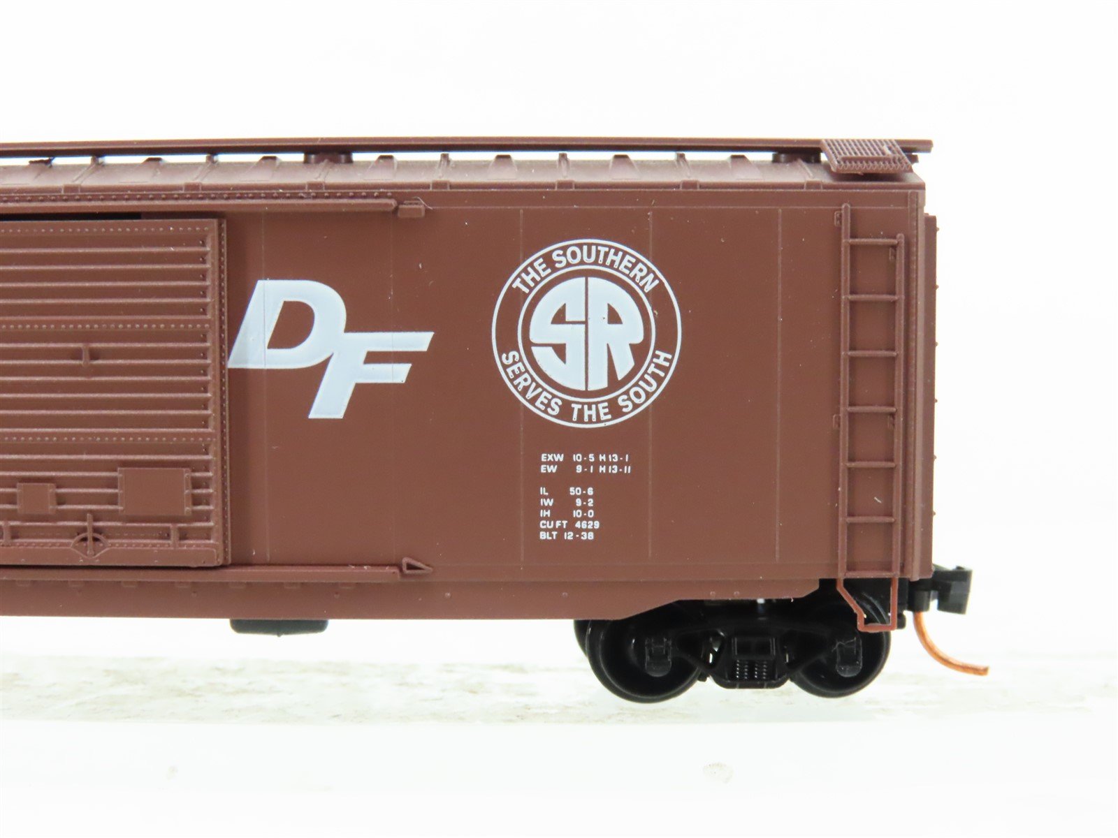 N Scale Micro-Trains MTL Southern 50' Boxcar #44365 w/ Load