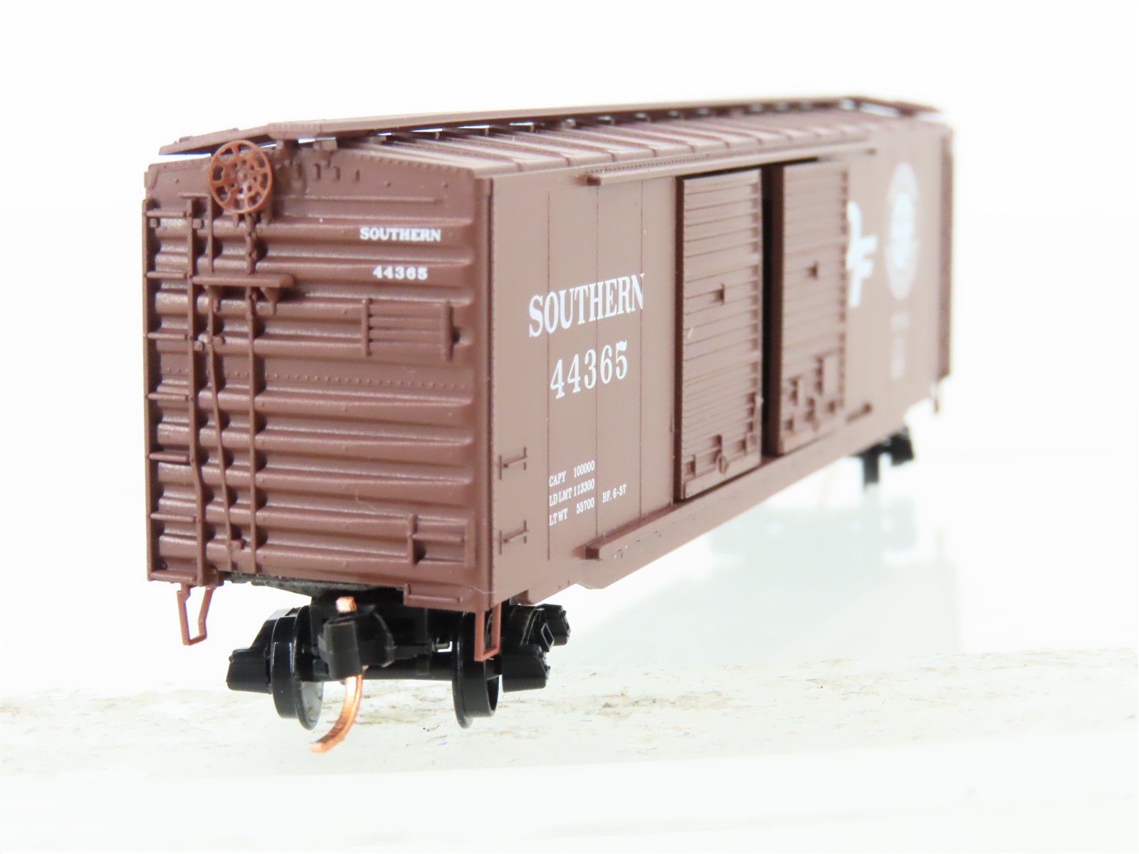 N Scale Micro-Trains MTL Southern 50' Boxcar #44365 w/ Load