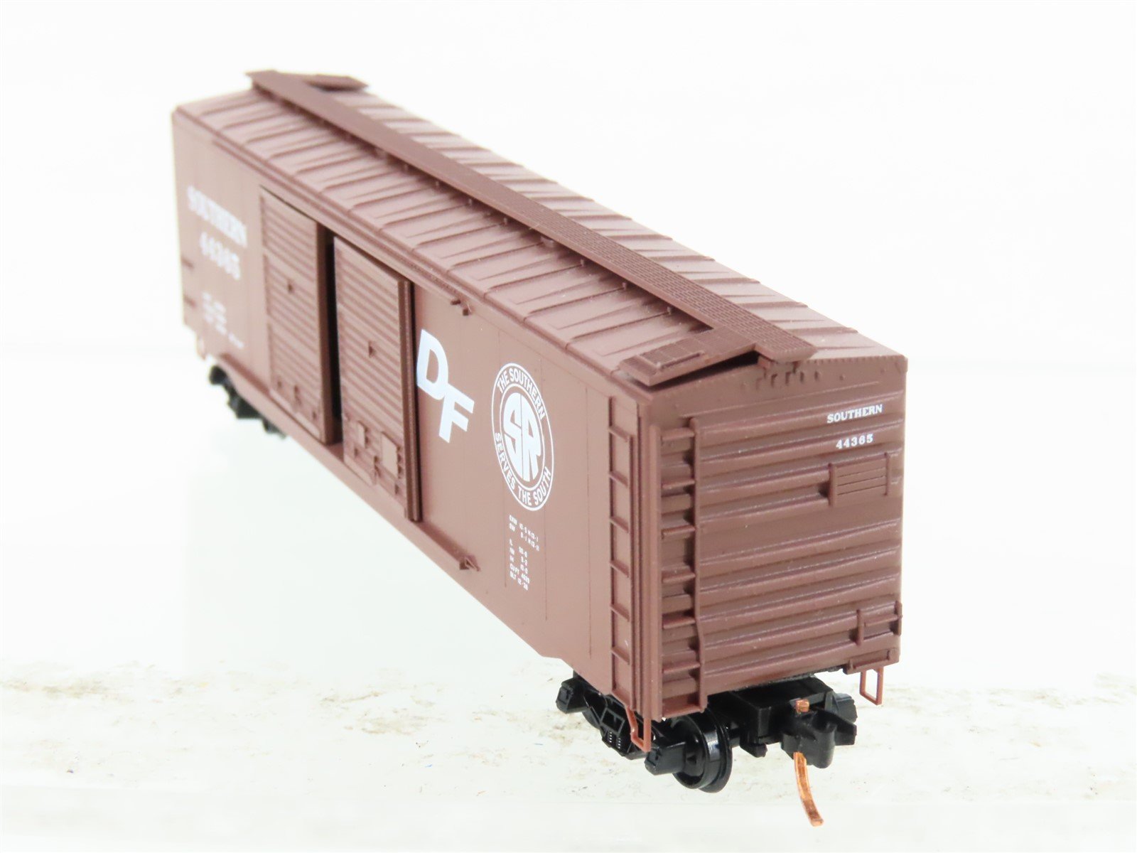 N Scale Micro-Trains MTL Southern 50' Boxcar #44365 w/ Load