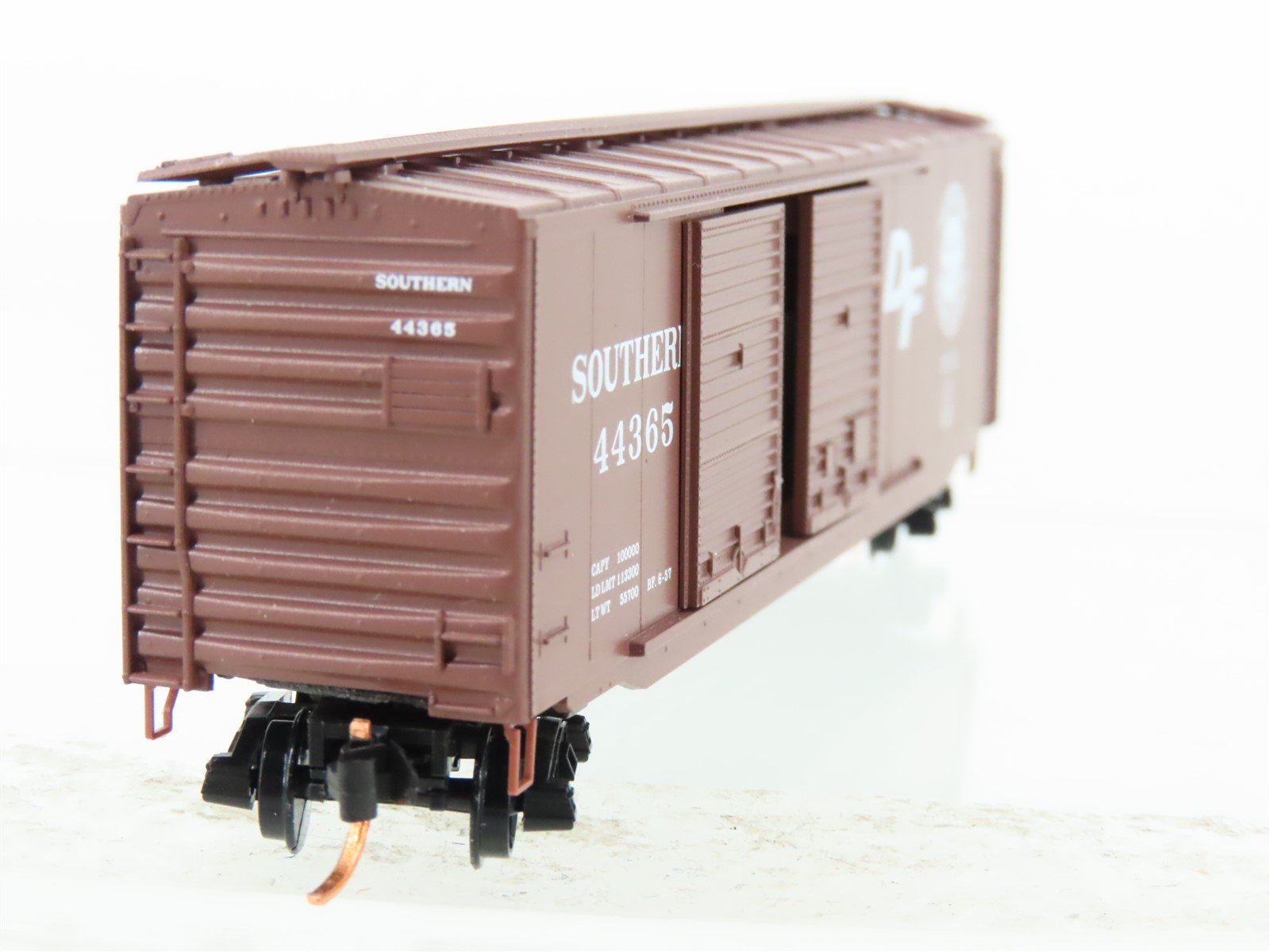 N Scale Micro-Trains MTL Southern 50' Boxcar #44365 w/ Load