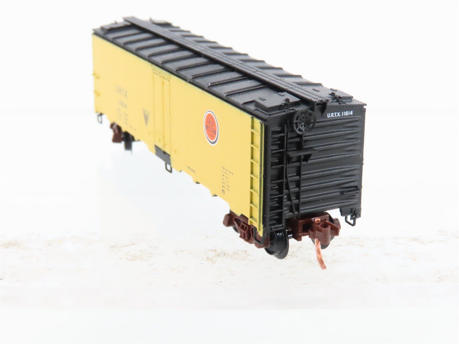N Scale Micro-Trains URTX Chicago Great Western Reefer Car #11614