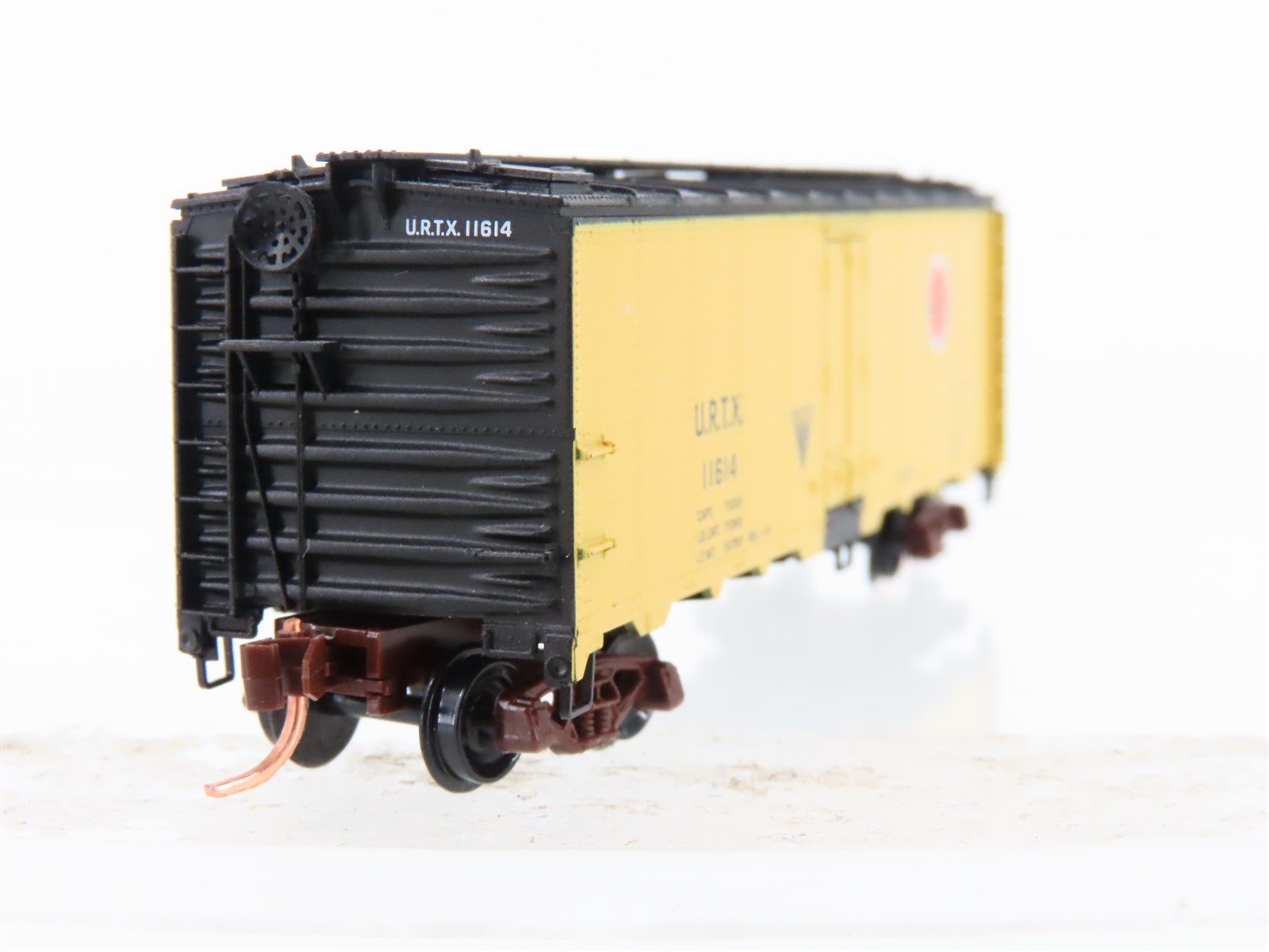 N Scale Micro-Trains URTX Chicago Great Western Reefer Car #11614