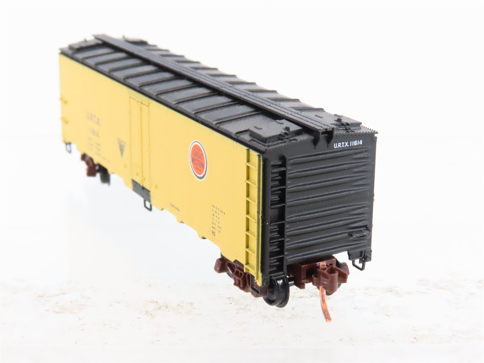 N Scale Micro-Trains URTX Chicago Great Western Reefer Car #11614