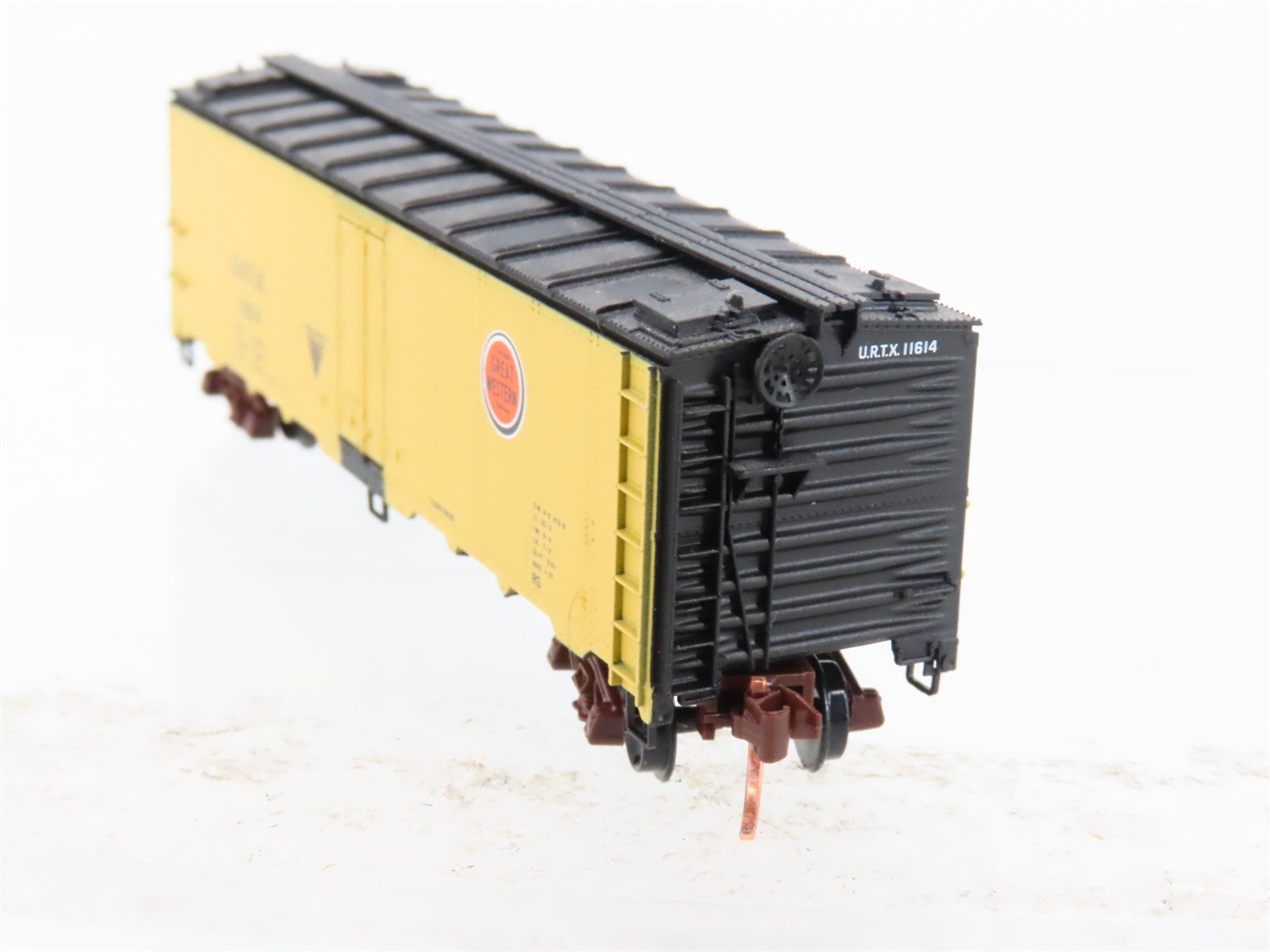 N Scale Micro-Trains URTX Chicago Great Western Reefer Car #11614