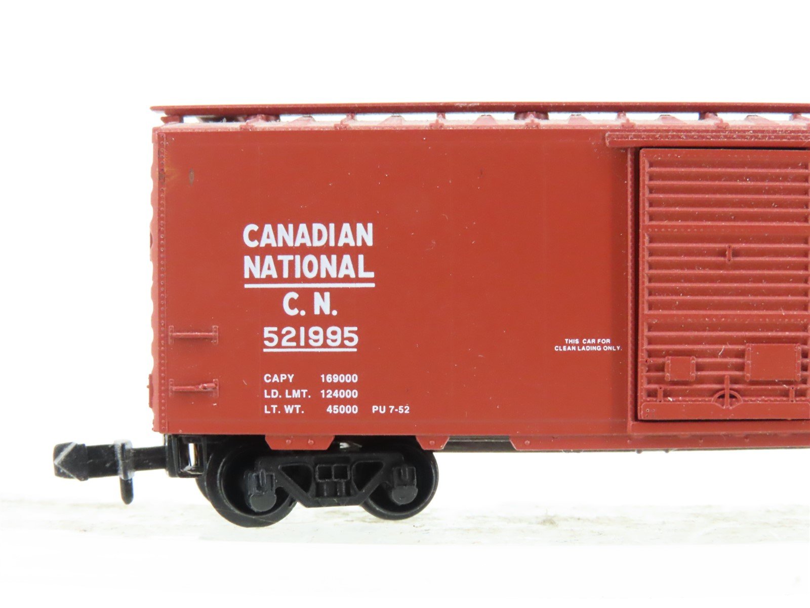 N Scale Micro-Trains CN Canadian National 40' Boxcar #521995