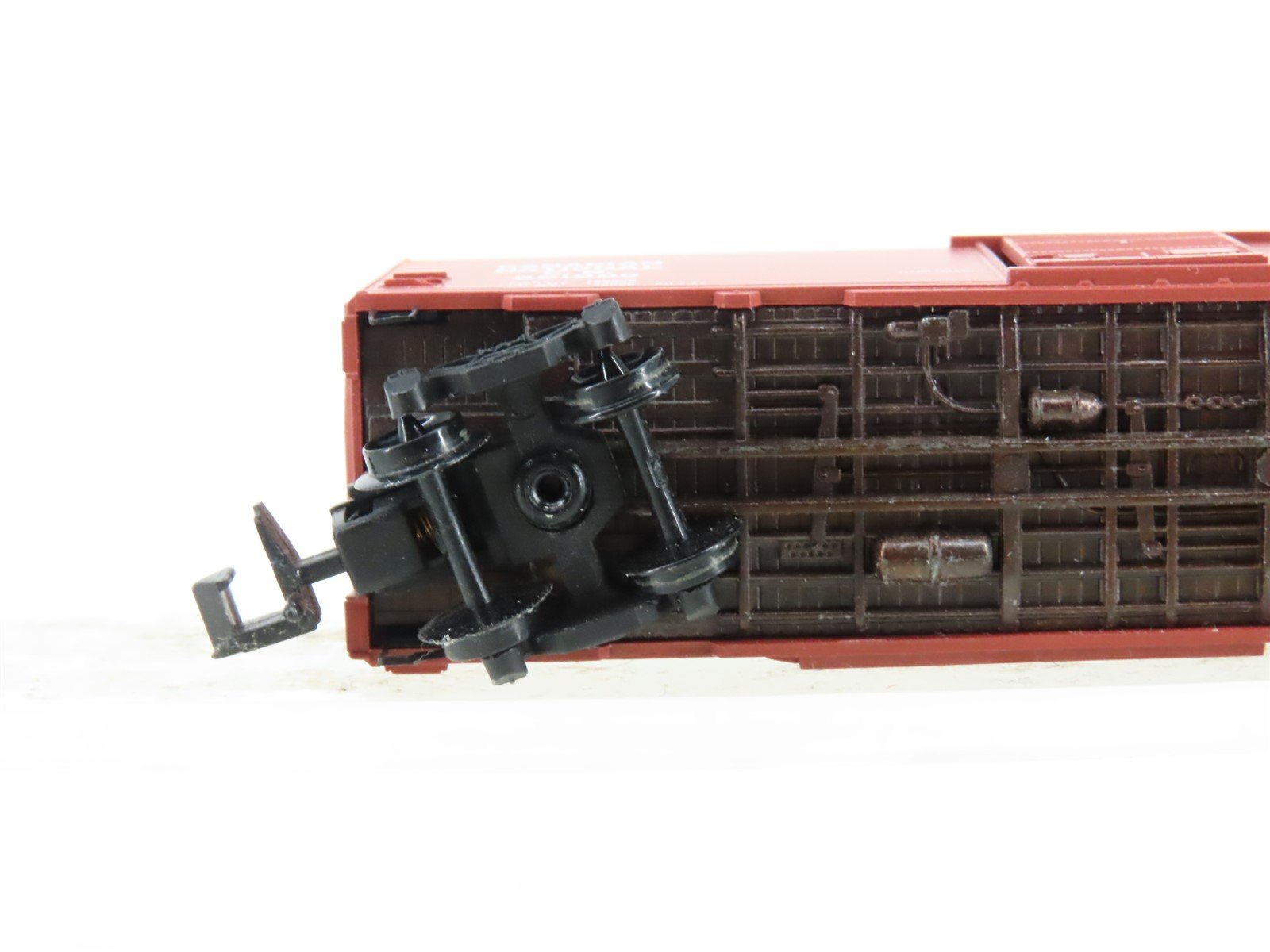 N Scale Micro-Trains CN Canadian National 40' Boxcar #521995