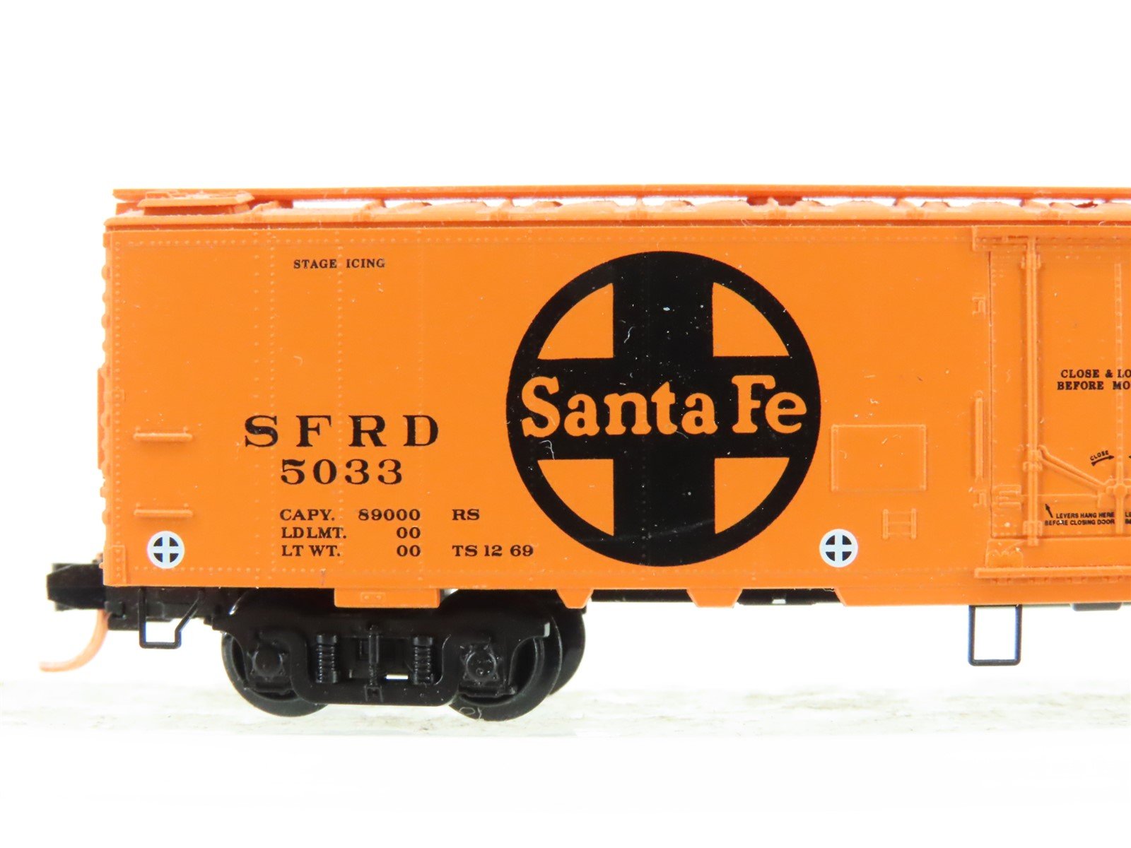 N Scale Micro-Trains MTL SFRD Santa Fe 51' Reefer Car #5033