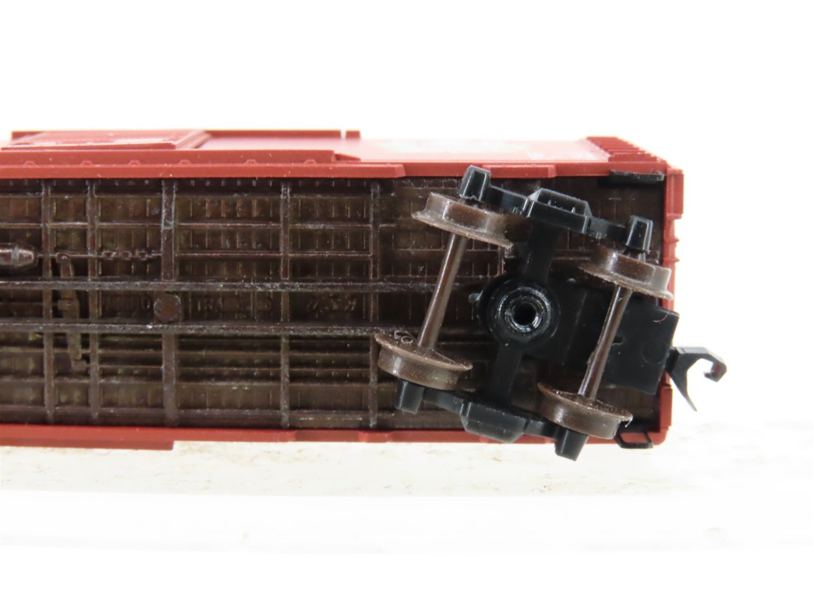 N Scale Micro-Trains CN Canadian National 40' Boxcar #521995