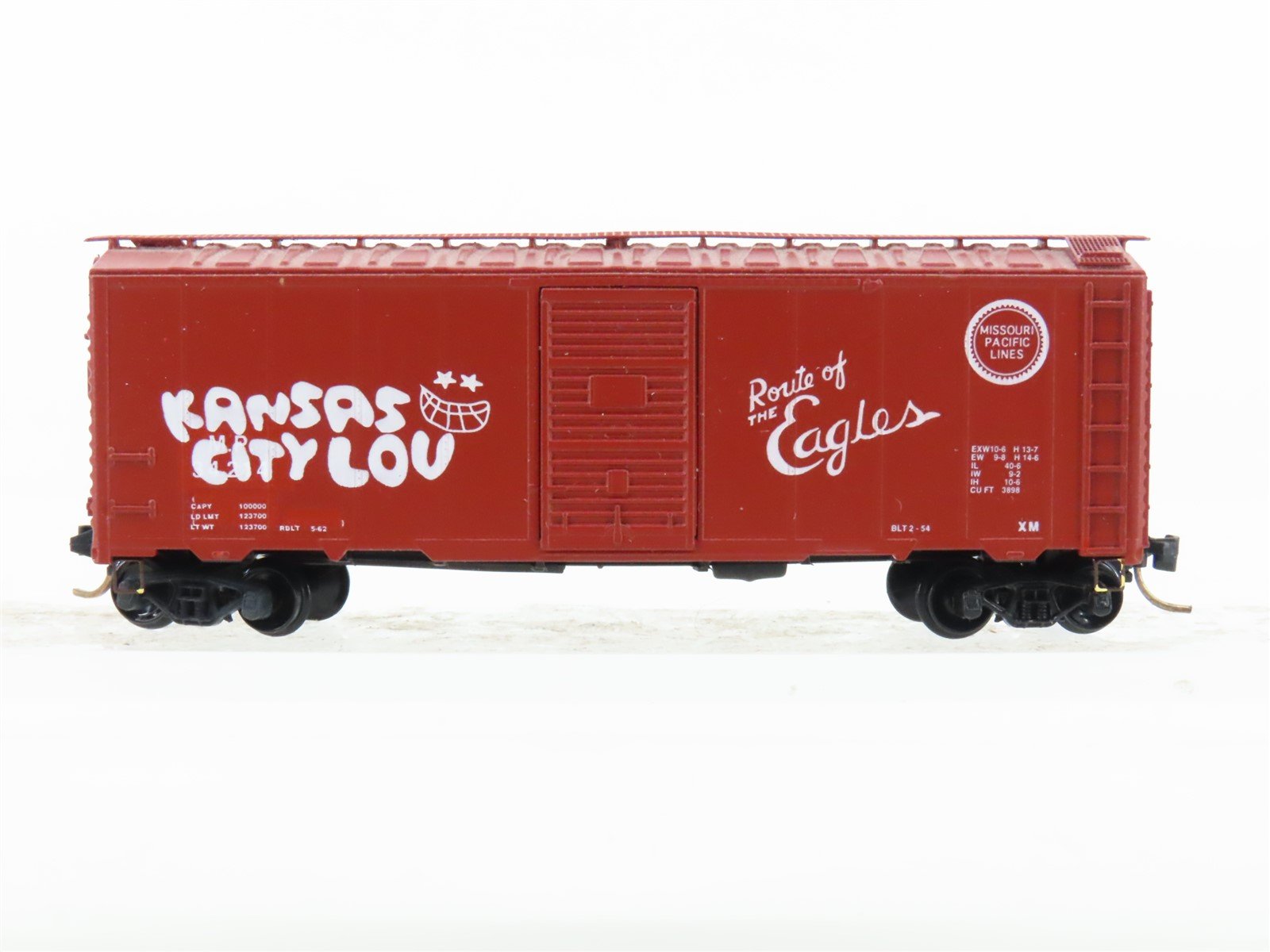N Scale Deluxe Innovations MP Missouri Pacific 40' Boxcar #34214 w/Graffiti