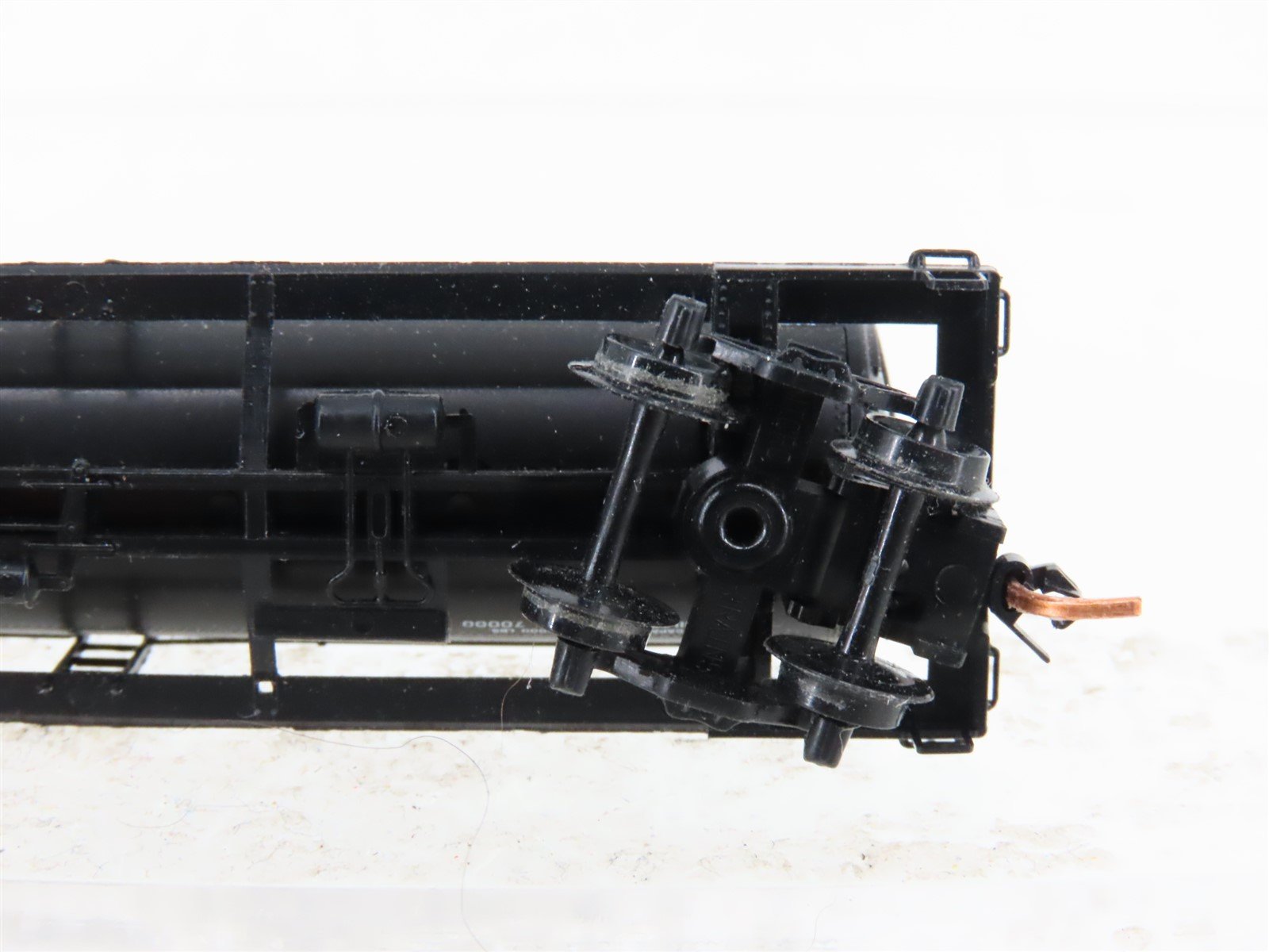 N Scale Micro-Trains MTL 06500600 GATX Leasing 39' Single Dome Tankcar #8556