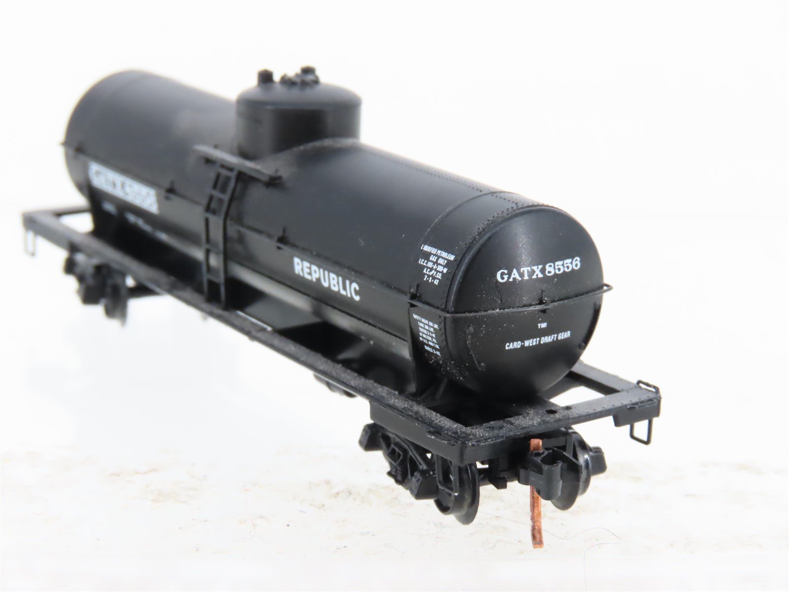 N Scale Micro-Trains MTL 06500600 GATX Leasing 39' Single Dome Tankcar #8556