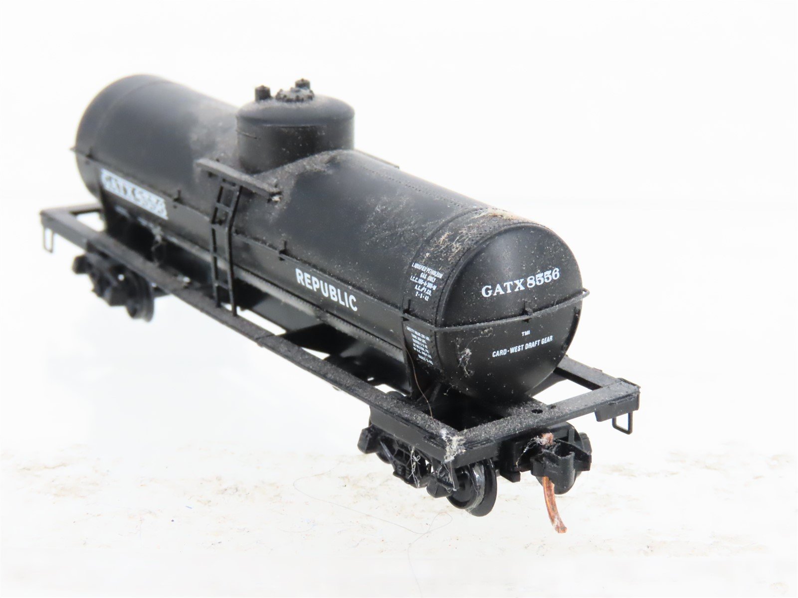 N Scale Micro-Trains MTL 06500600 GATX Leasing 39' Single Dome Tankcar #8556