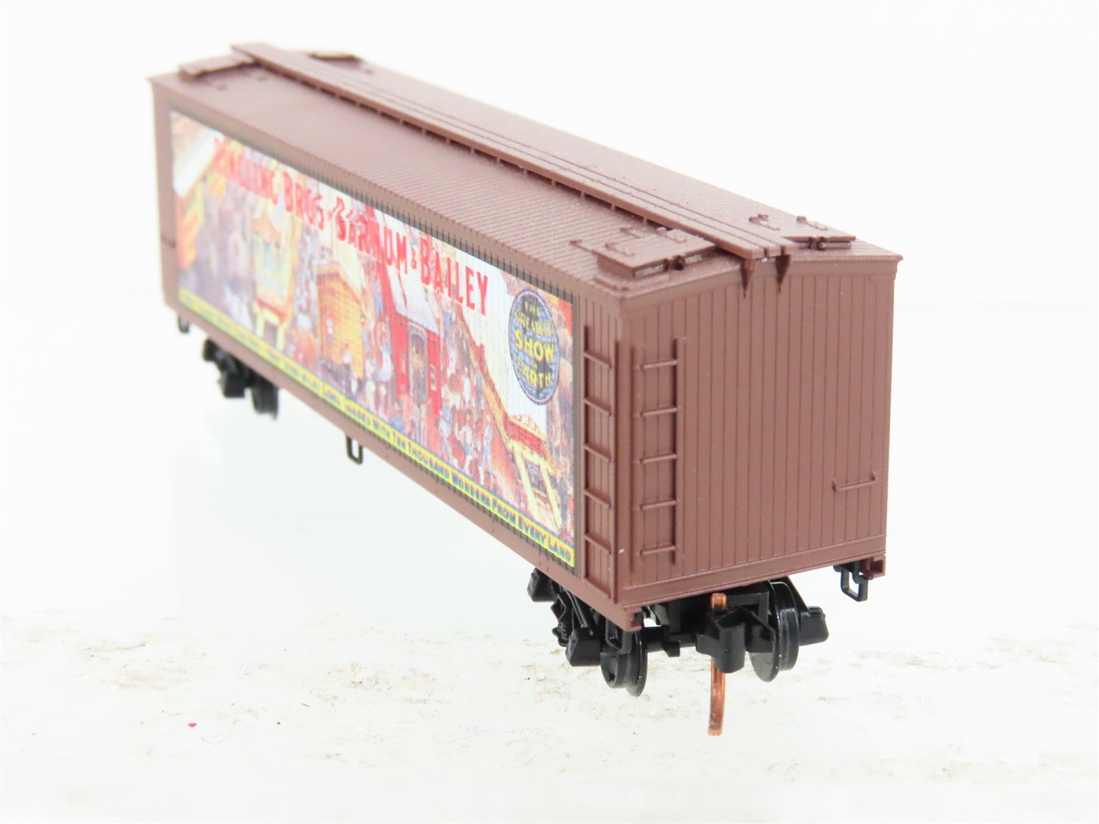 N Scale Micro-Trains MTL 04700409 Ringling Bros 40' Wood Reefer Billboard #9