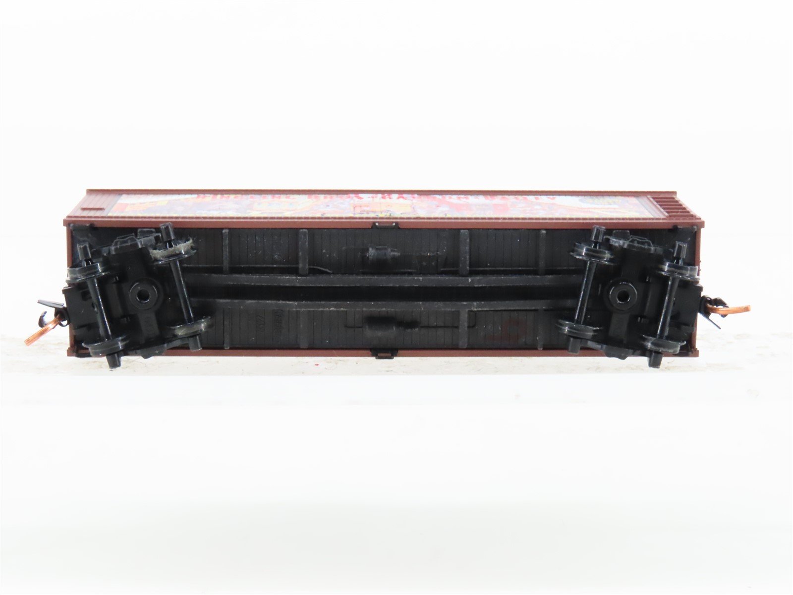 N Scale Micro-Trains MTL 04700409 Ringling Bros 40' Wood Reefer Billboard #9